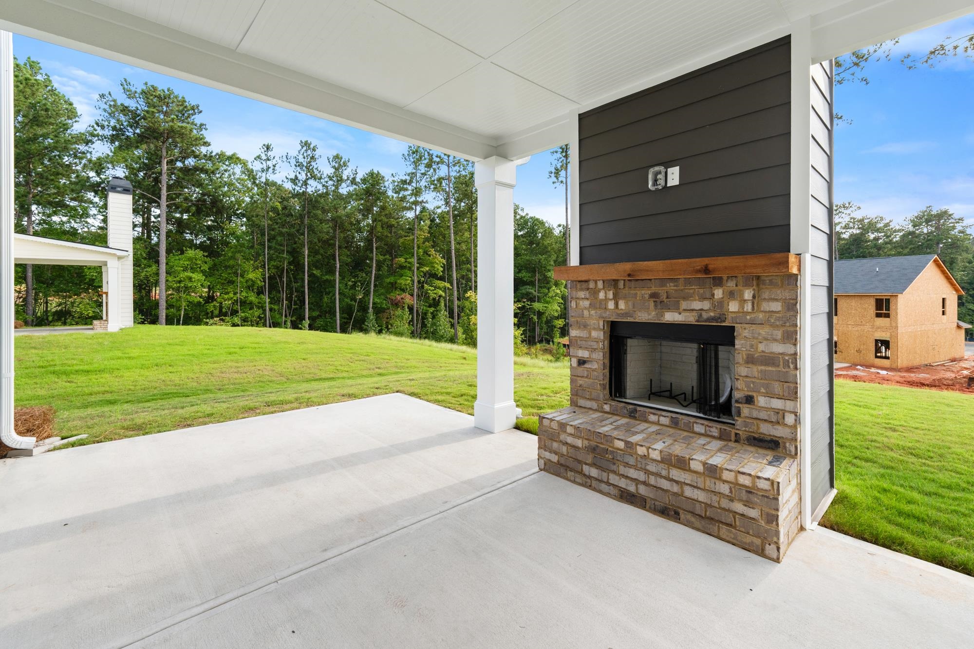 1112 Dickens Road Property Photo 3