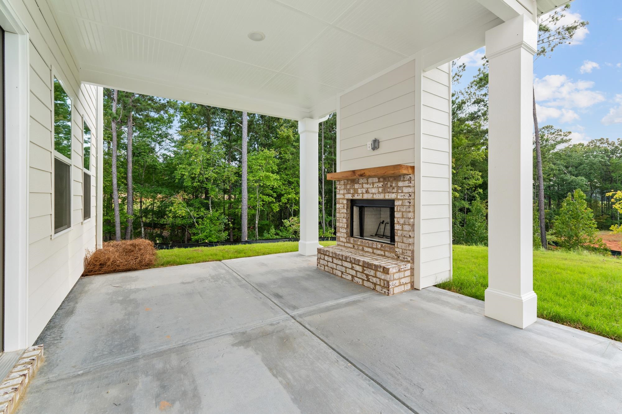 1100 Dickens Road Property Photo 3