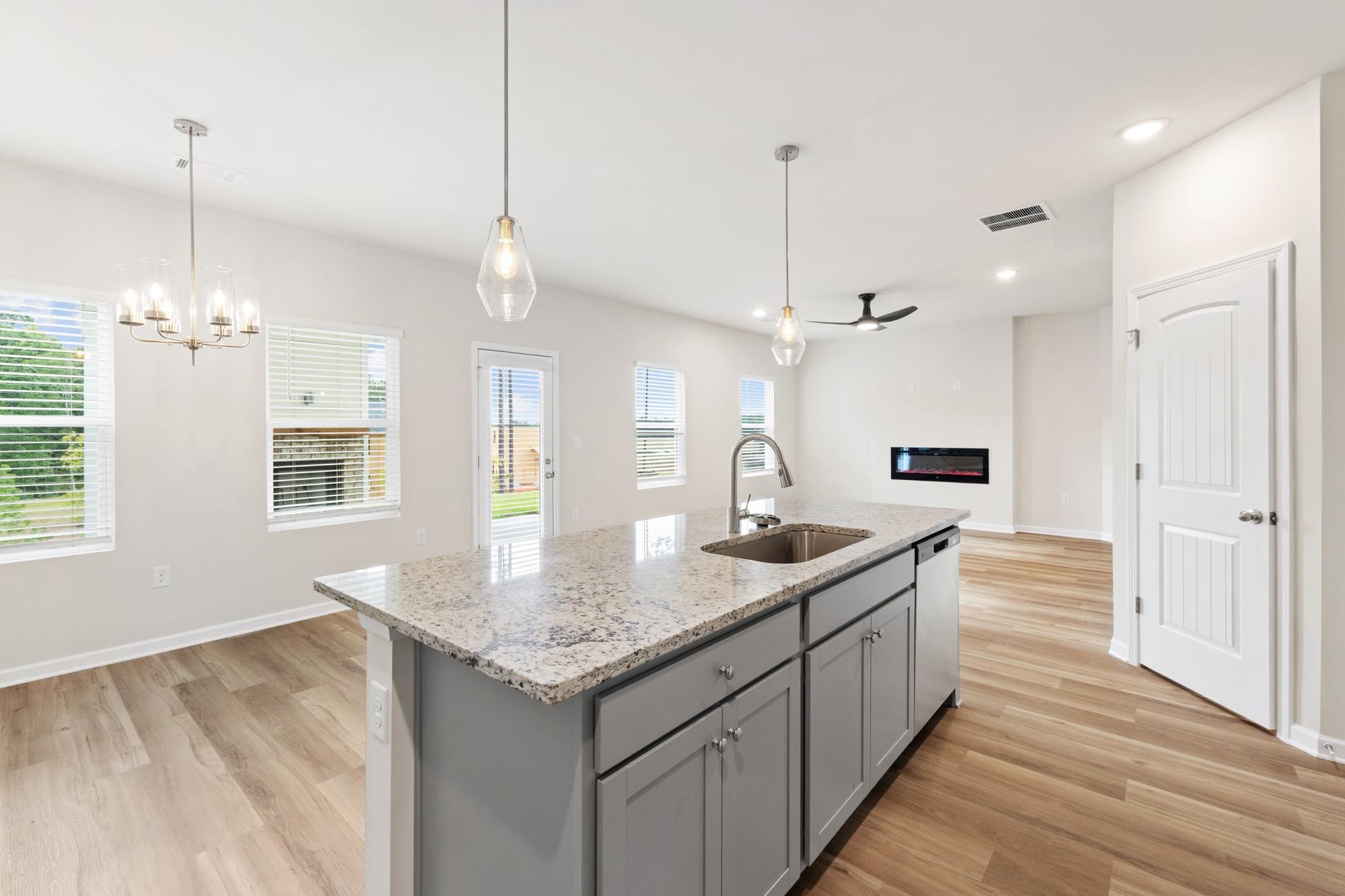 1100 Dickens Road Property Photo 7