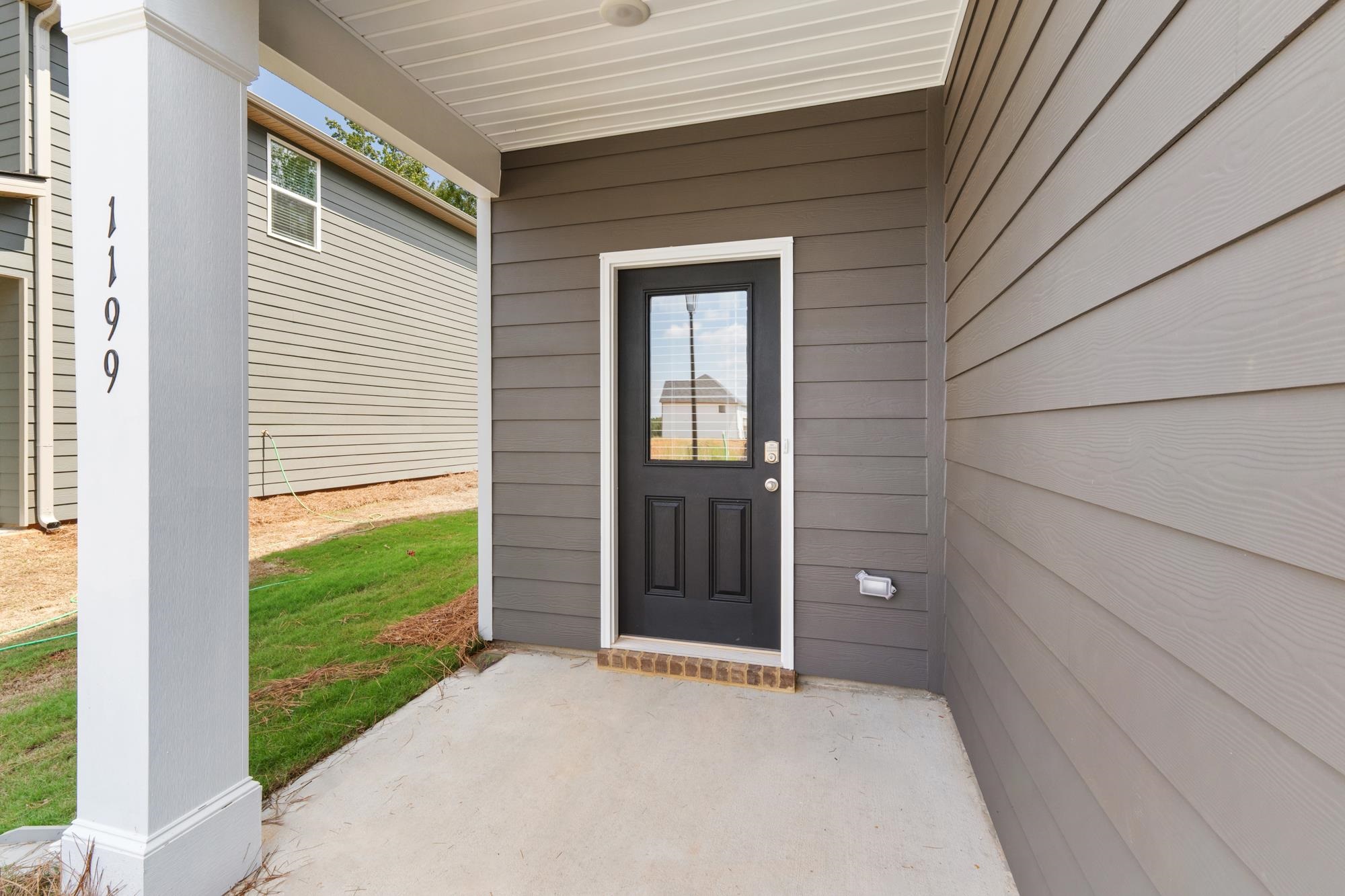 1199 Dickens Road Property Photo 2