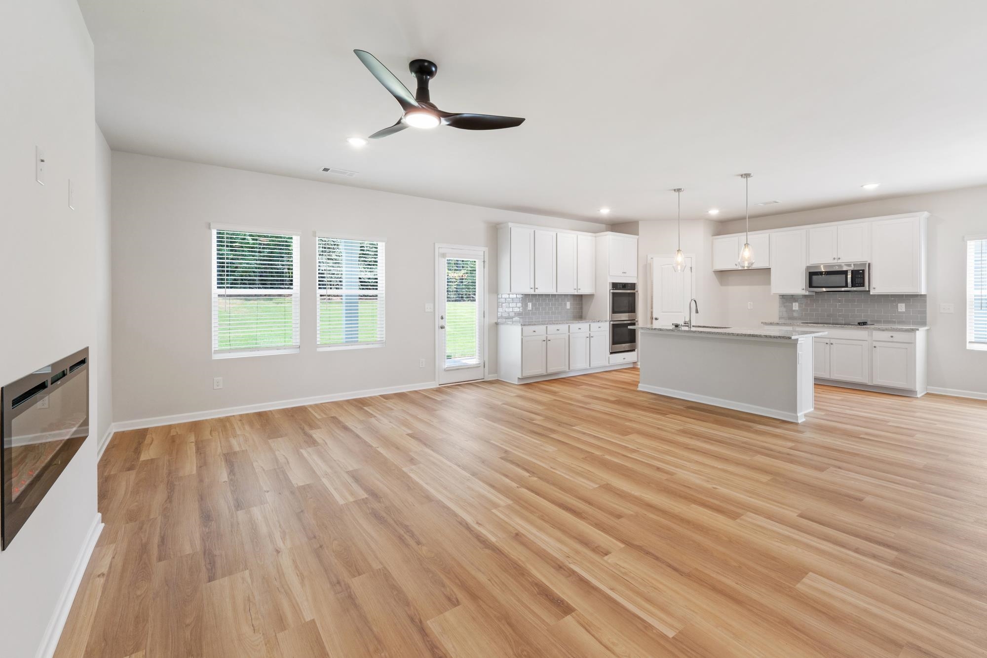 1199 Dickens Road Property Photo 3