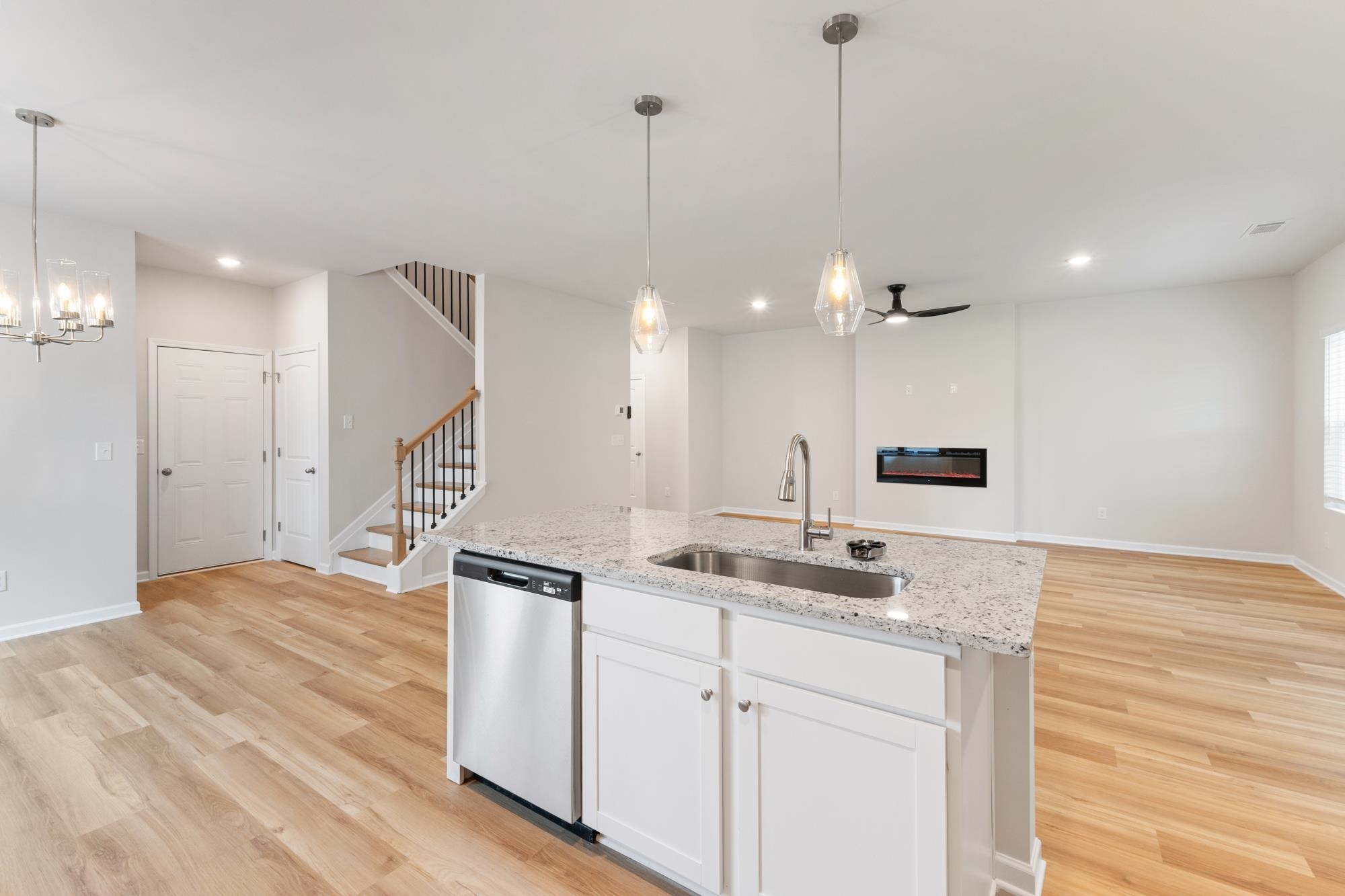1199 Dickens Road Property Photo 6