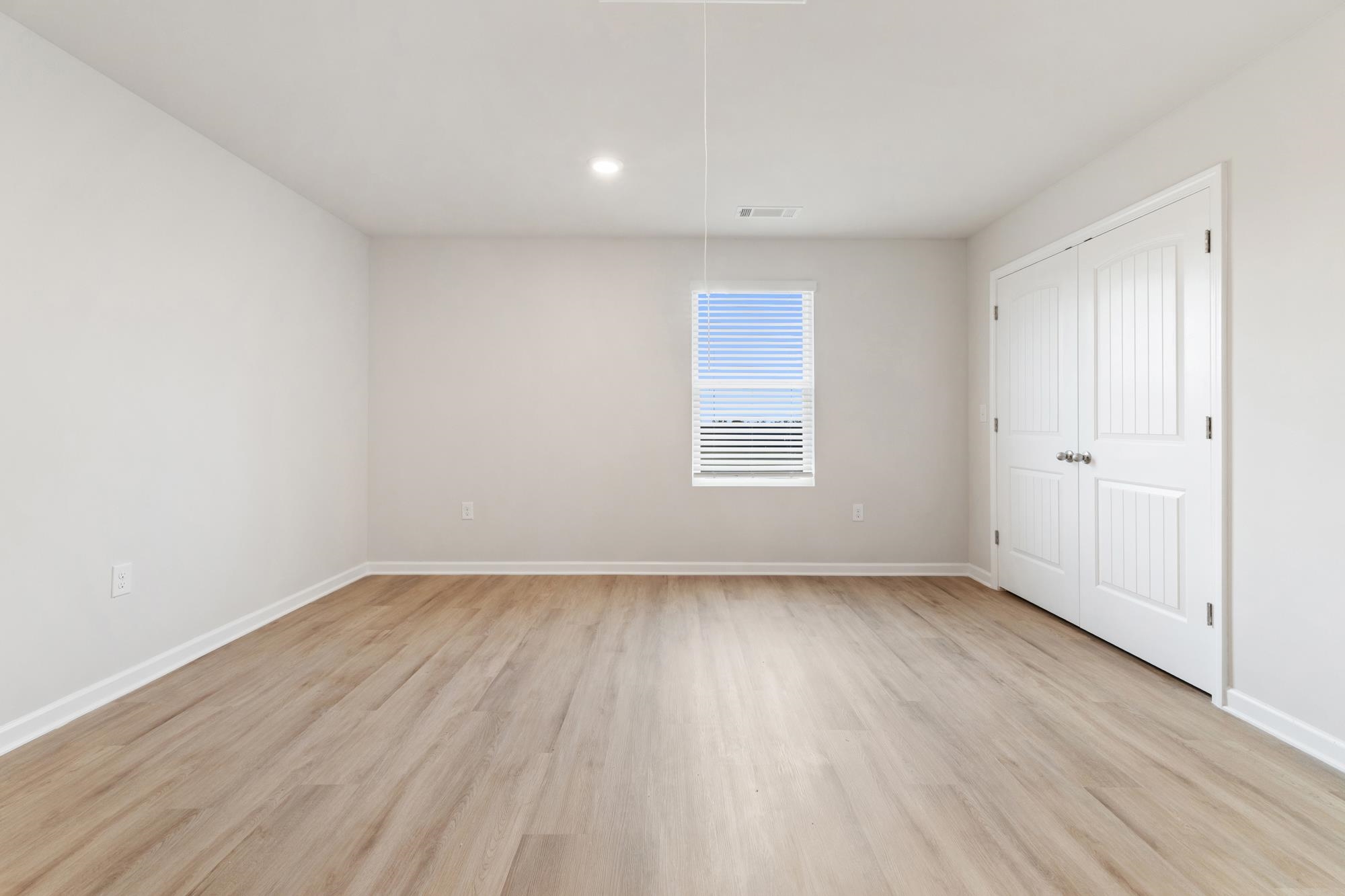 1196 Dickens Road Property Photo 8