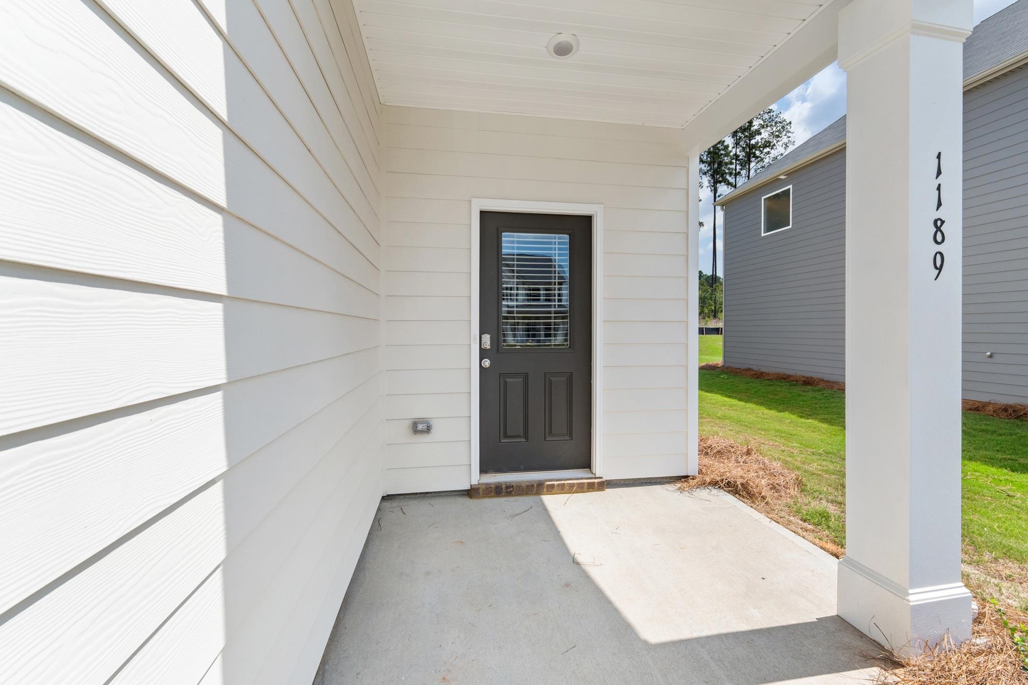 1189 Dickens Road Property Photo 2
