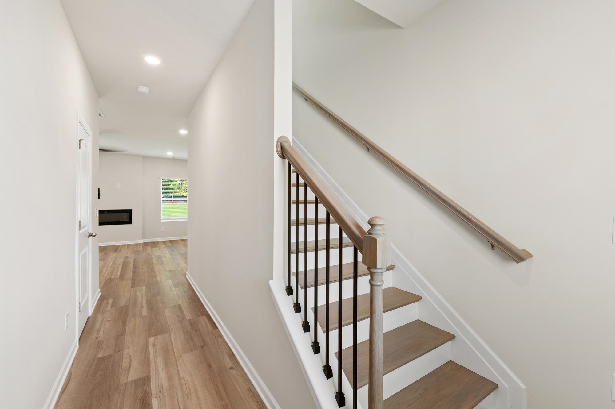 1189 Dickens Road Property Photo 3