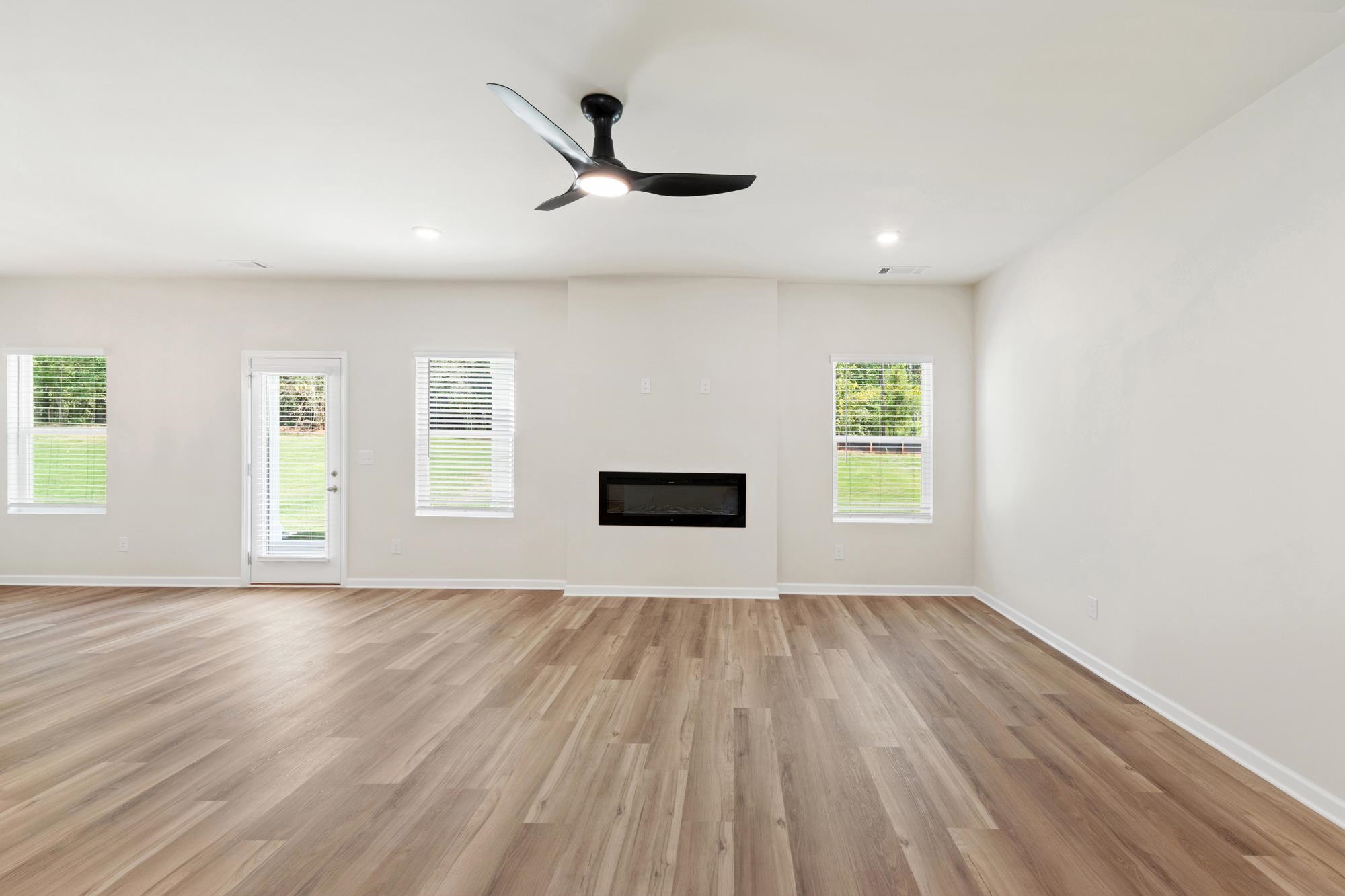 1189 Dickens Road Property Photo 4