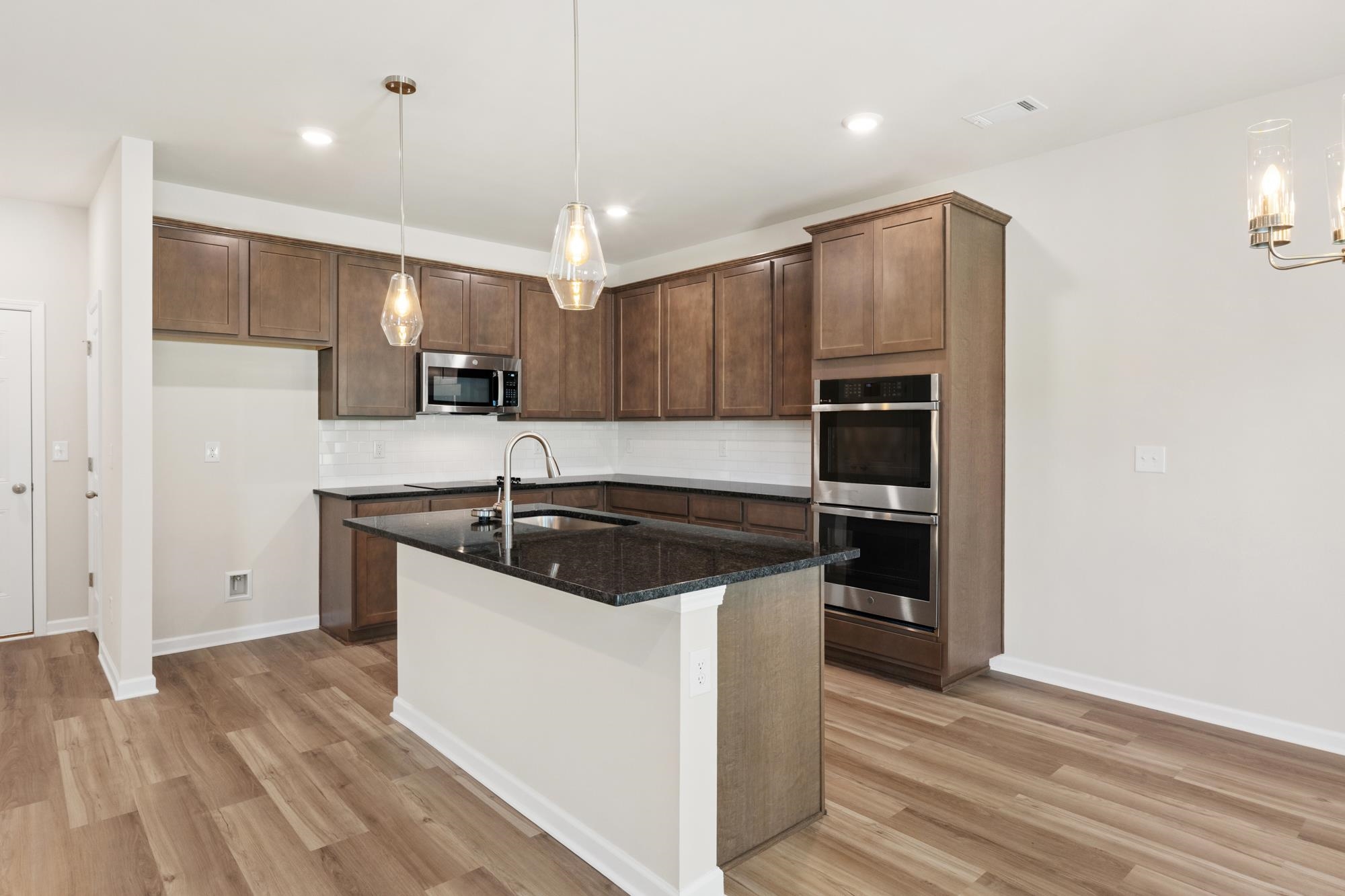 1189 Dickens Road Property Photo 7