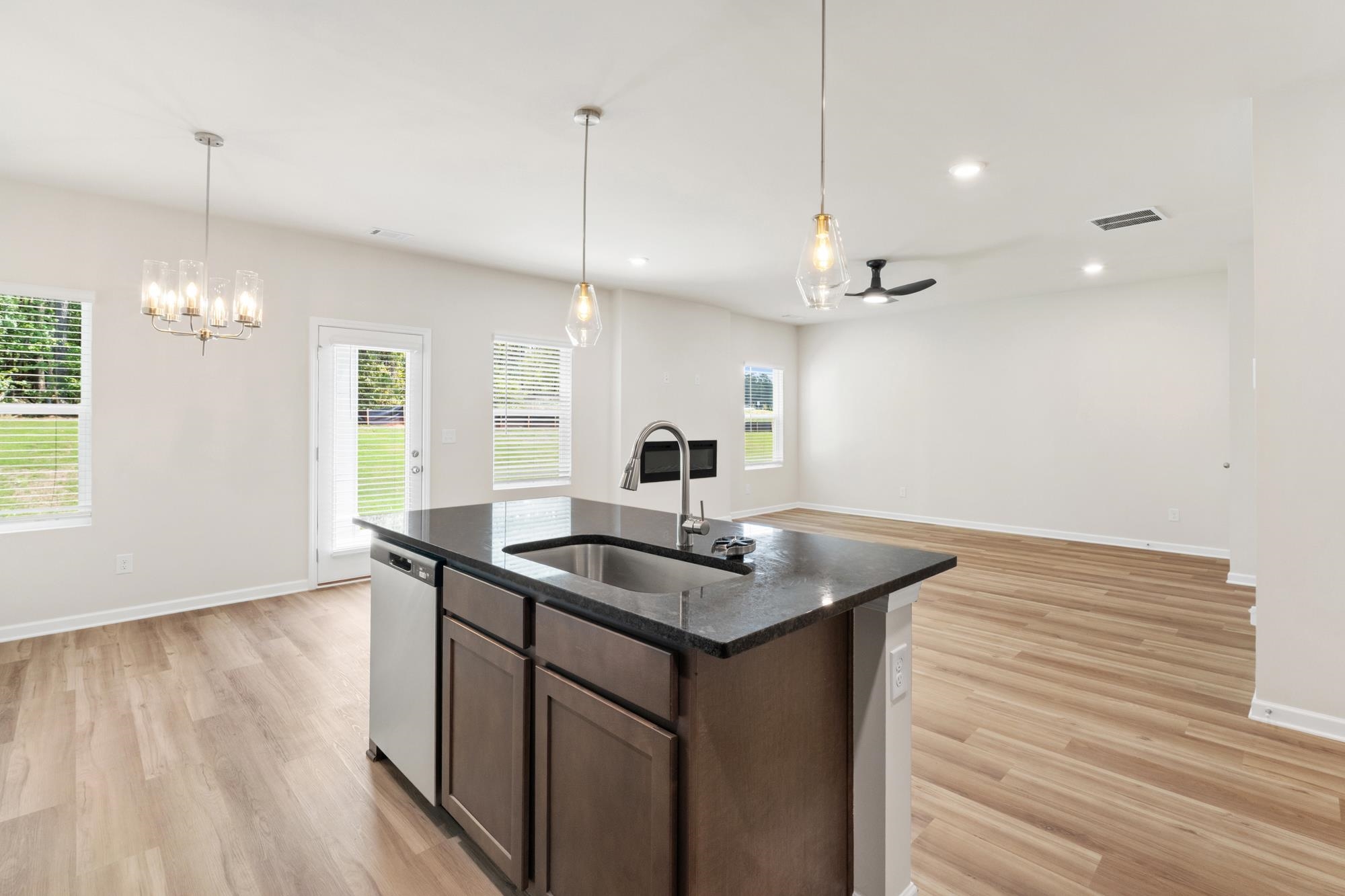 1189 Dickens Road Property Photo 9
