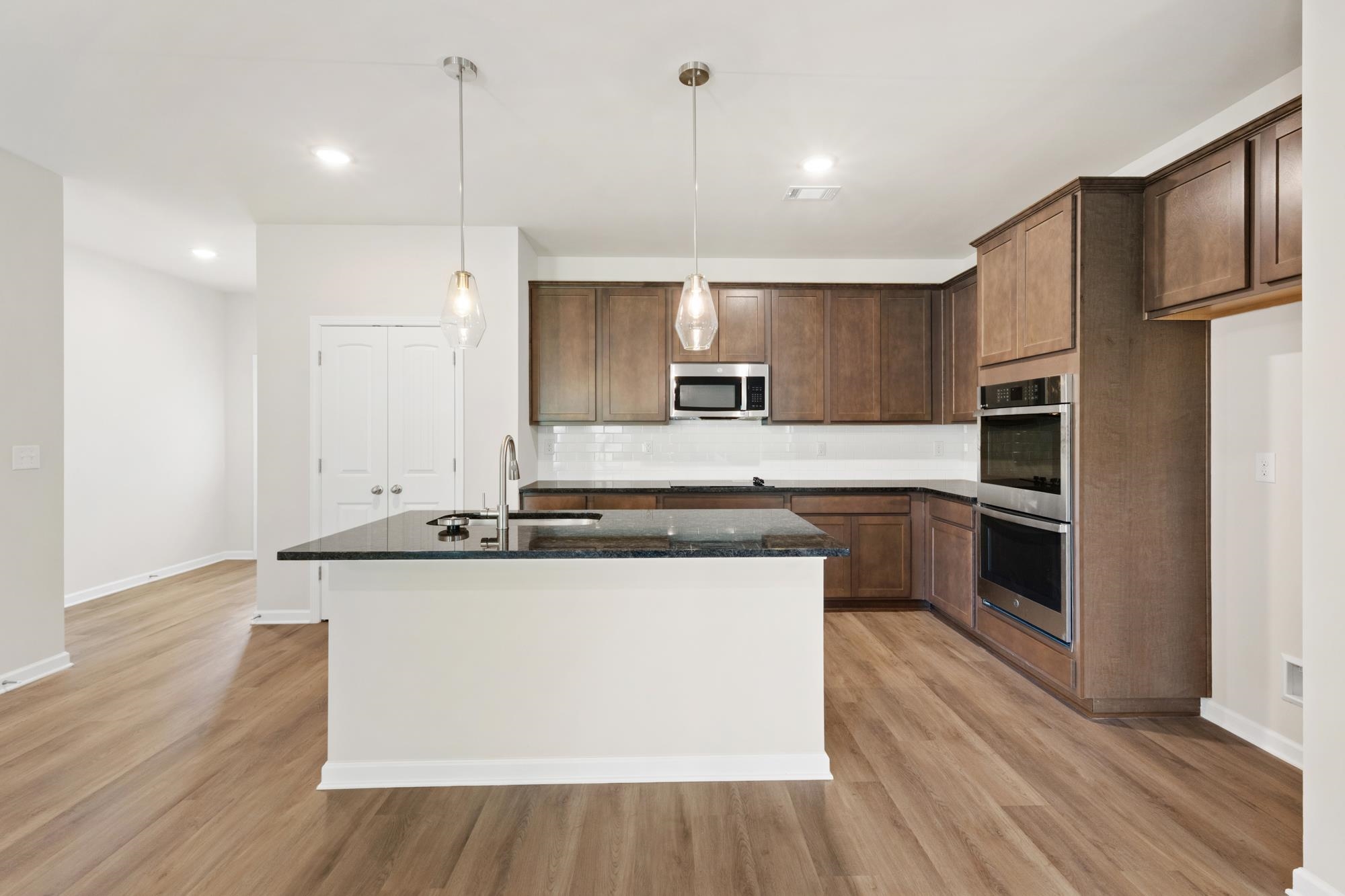1179 Dickens Road Property Photo 9