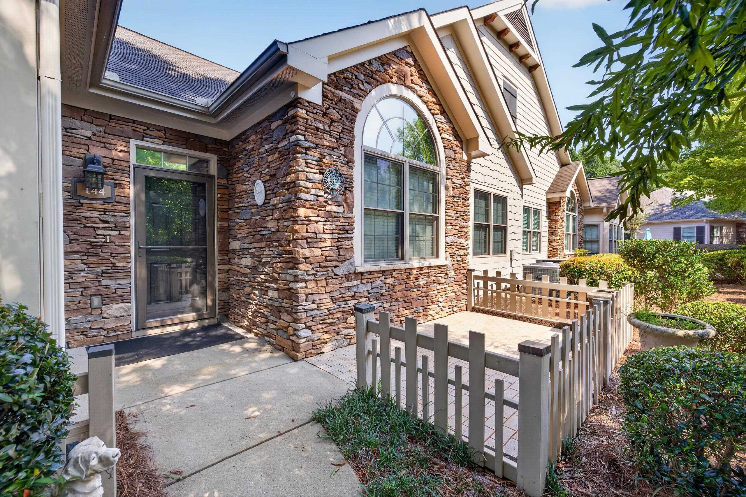 144 Edgewood Court Property Photo 4