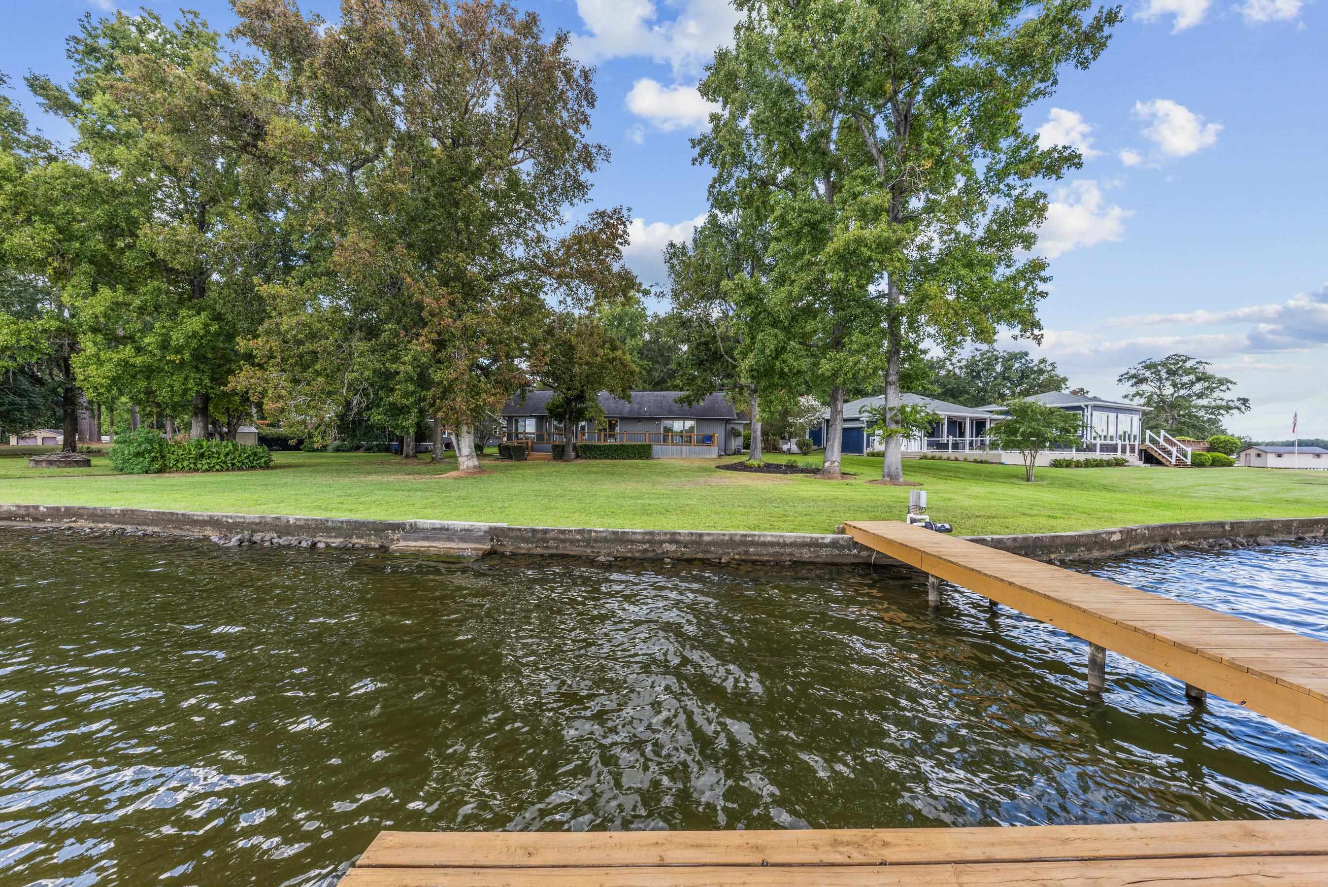 121 Cherry Point Property Photo 6