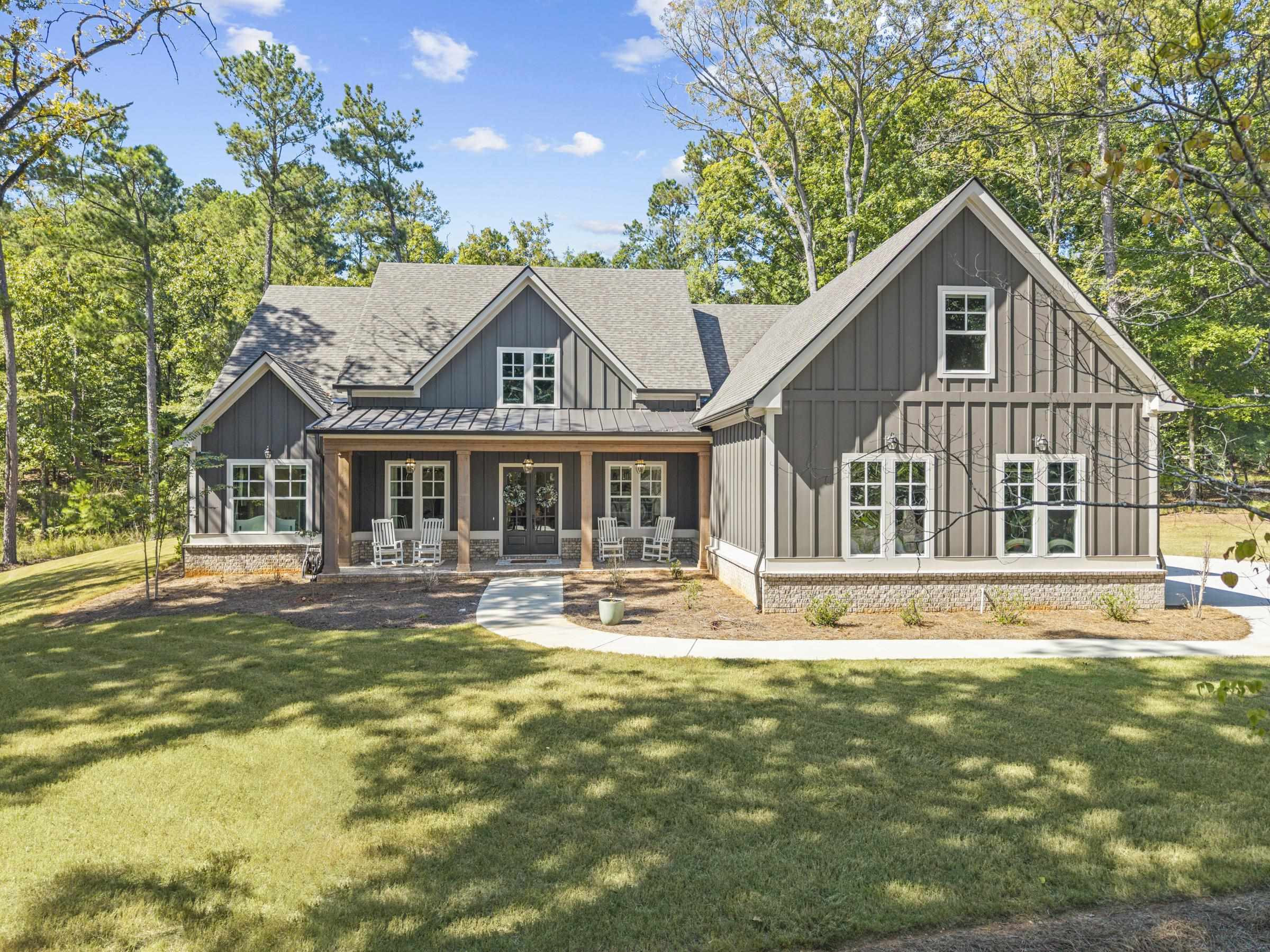 1011 Peachtree Court Property Photo 1
