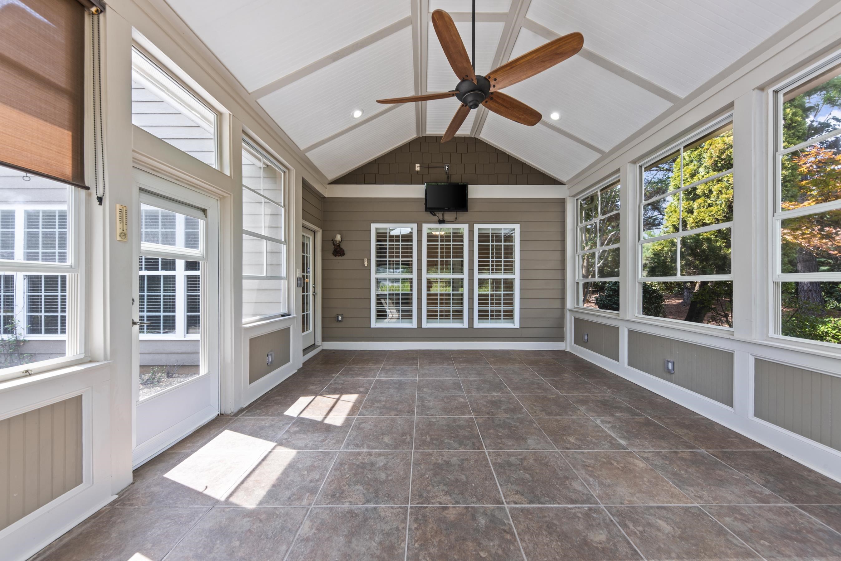 1000 Water Front Road Property Photo 26