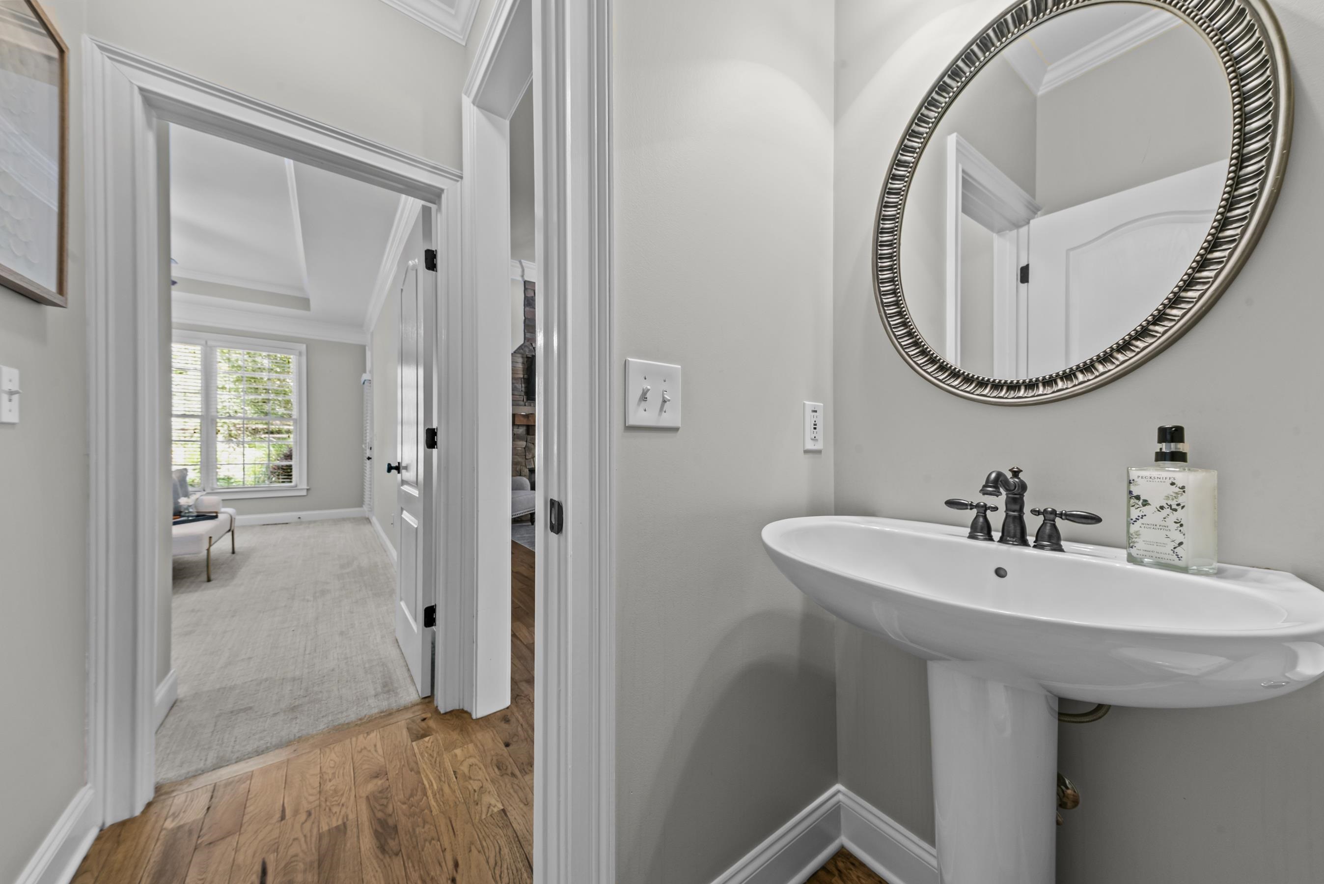 107 Oakton North Property Photo 15
