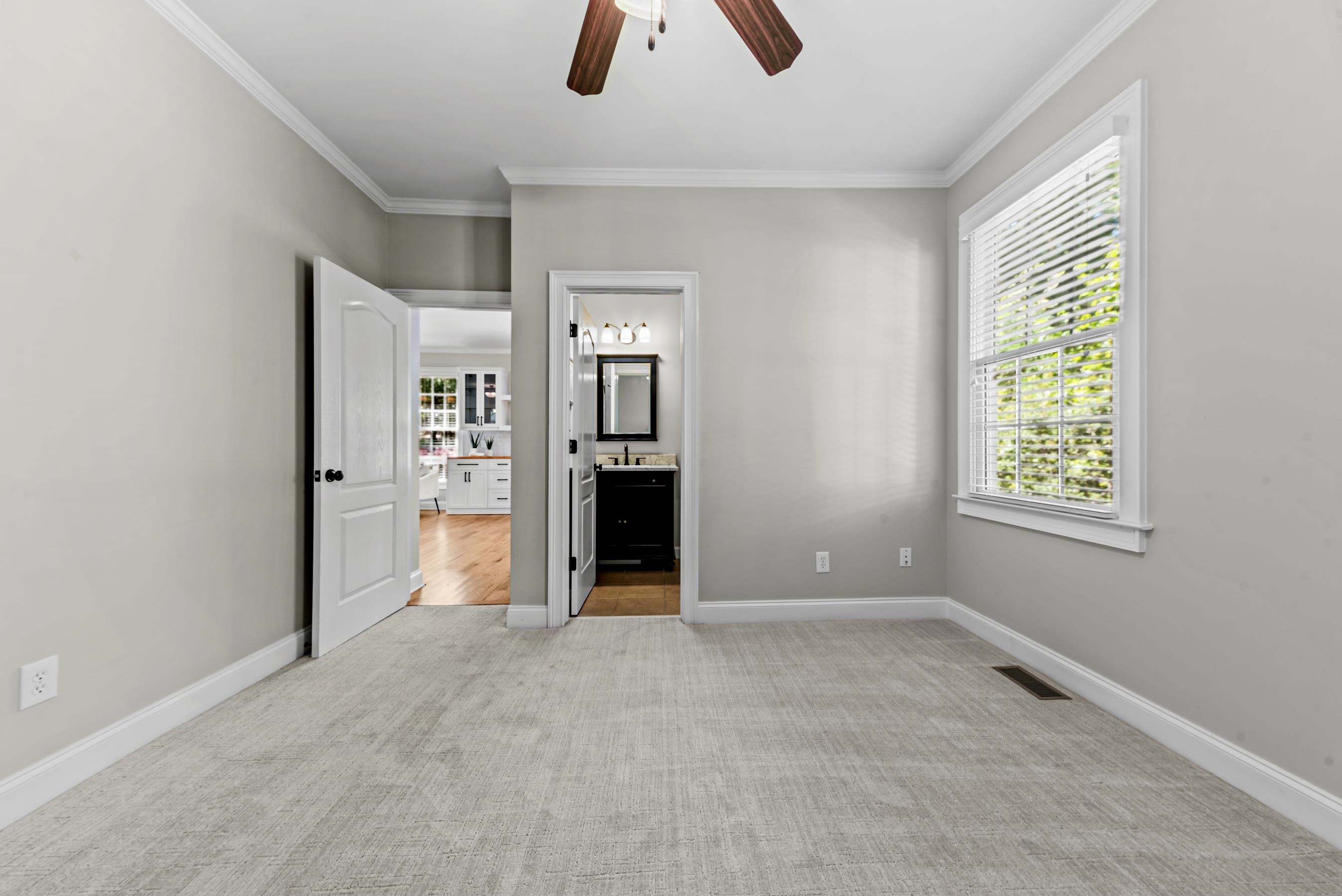 107 Oakton North Property Photo 32
