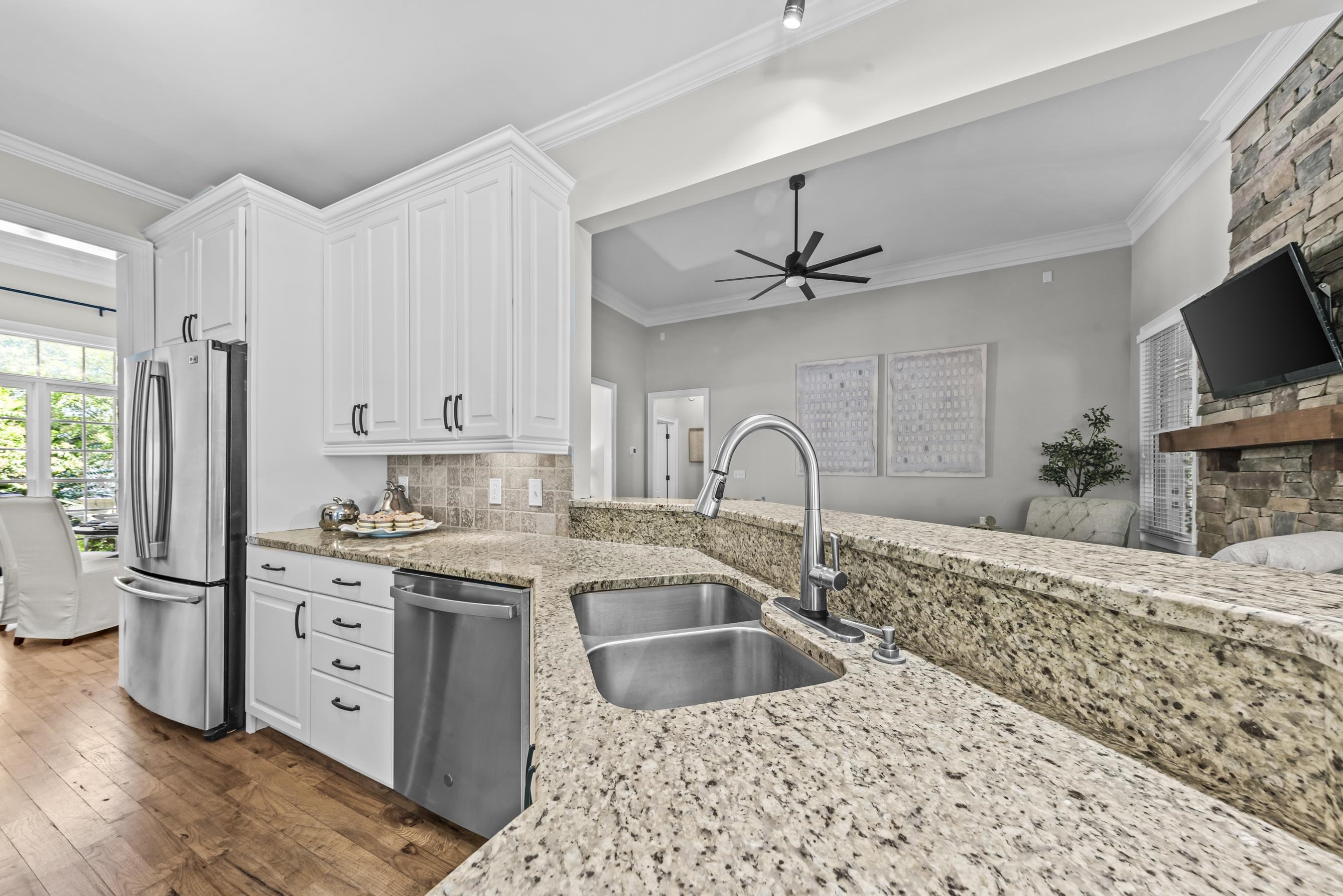 107 Oakton North Property Photo 35
