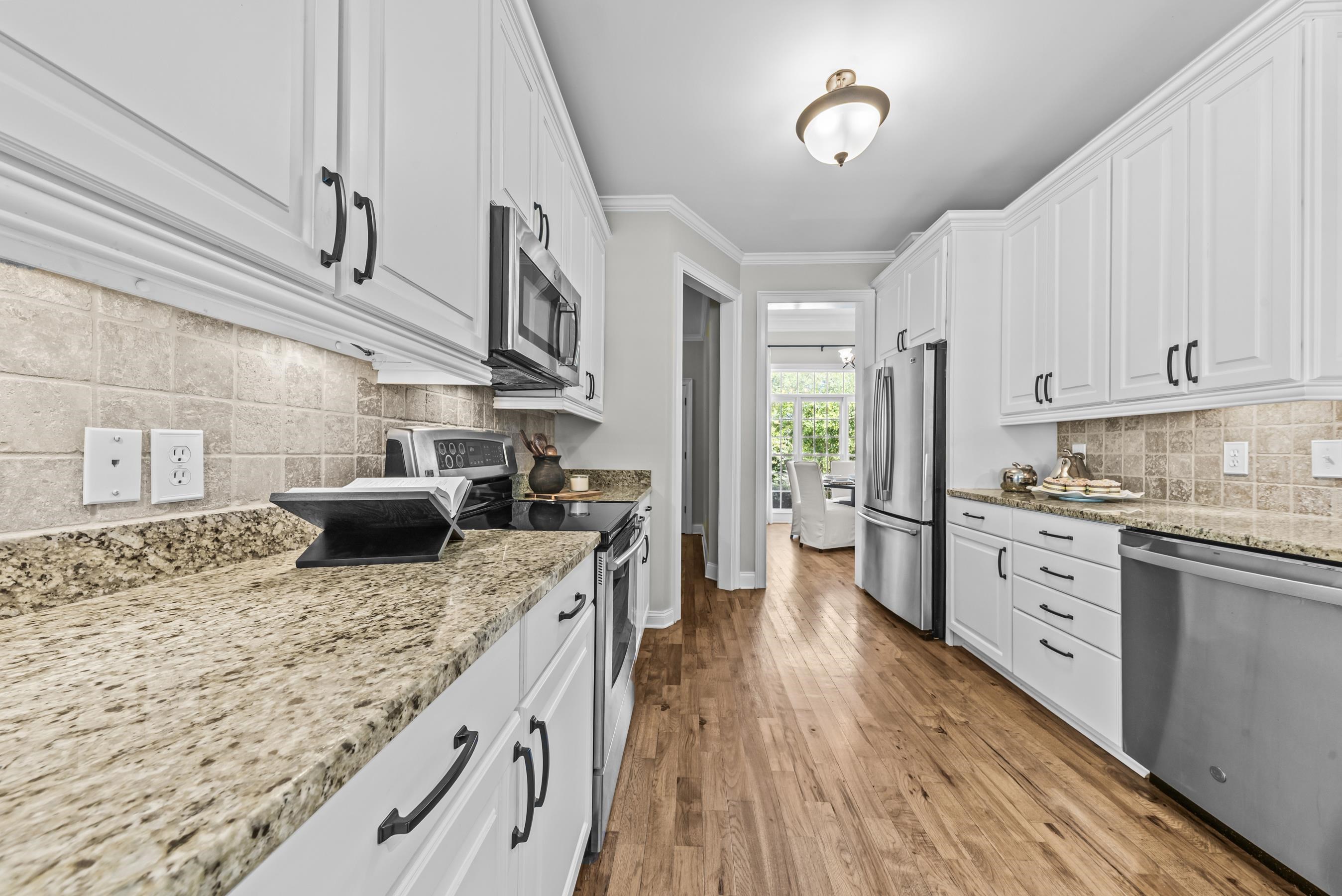 107 Oakton North Property Photo 36
