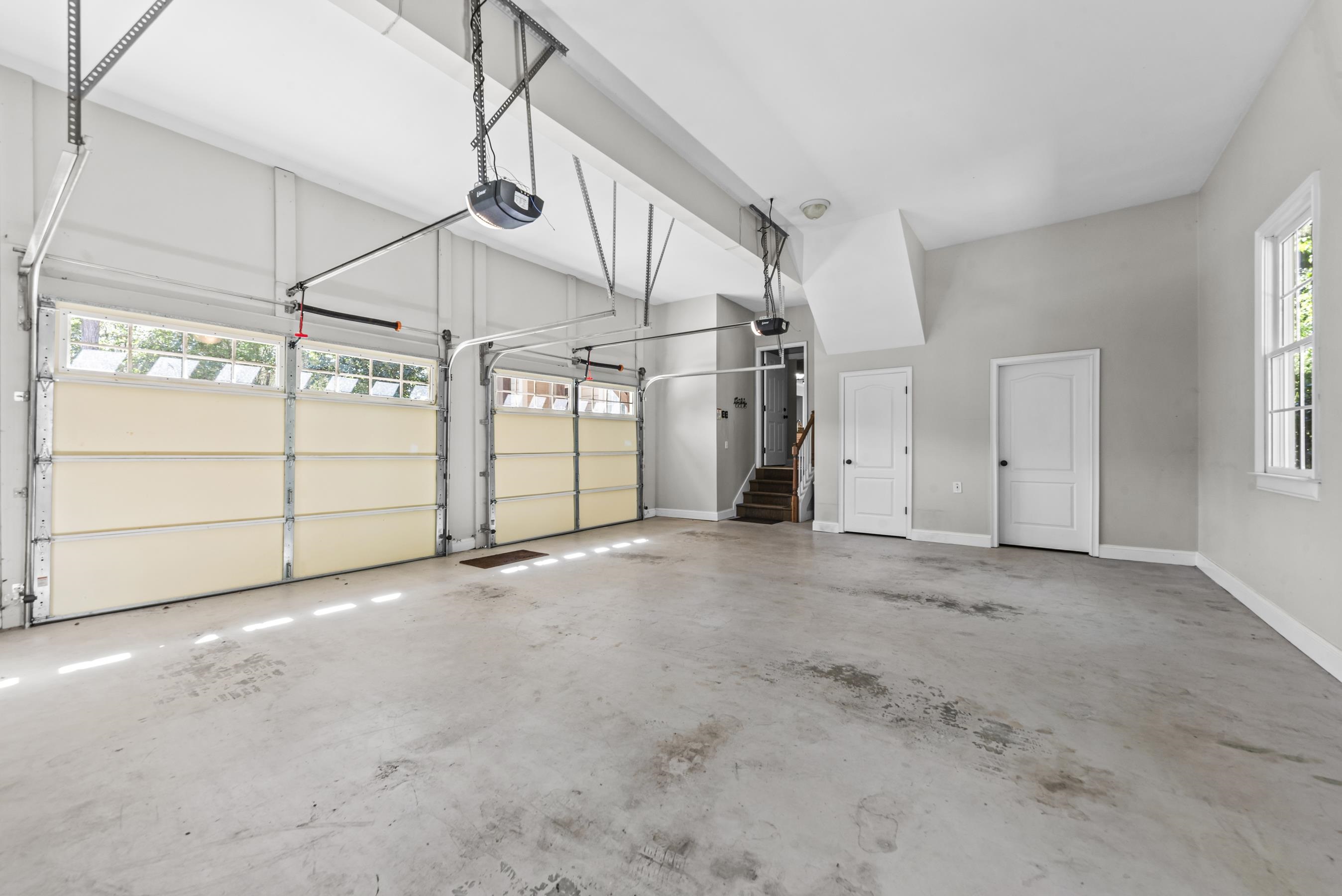 107 Oakton North Property Photo 39