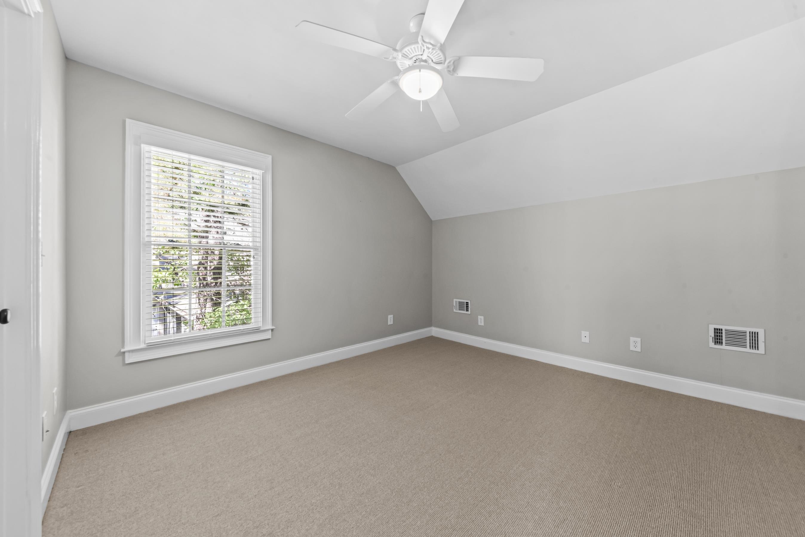 107 Oakton North Property Photo 44