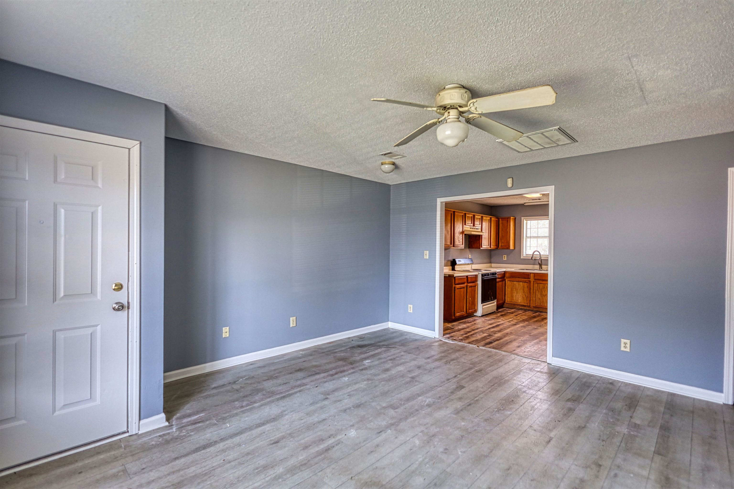 2313 Ne Laura Court Property Photo 7