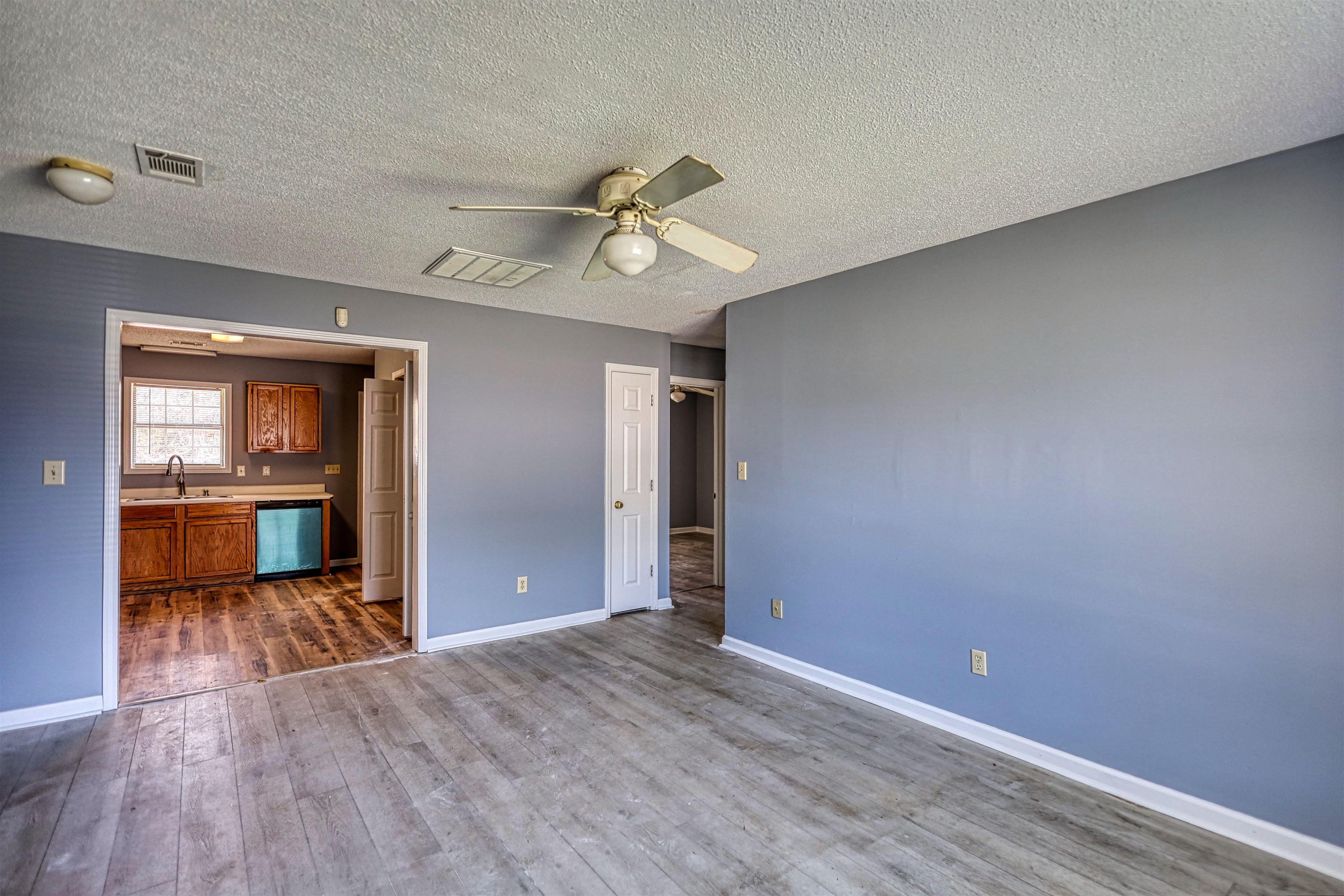 2313 Ne Laura Court Property Photo 9