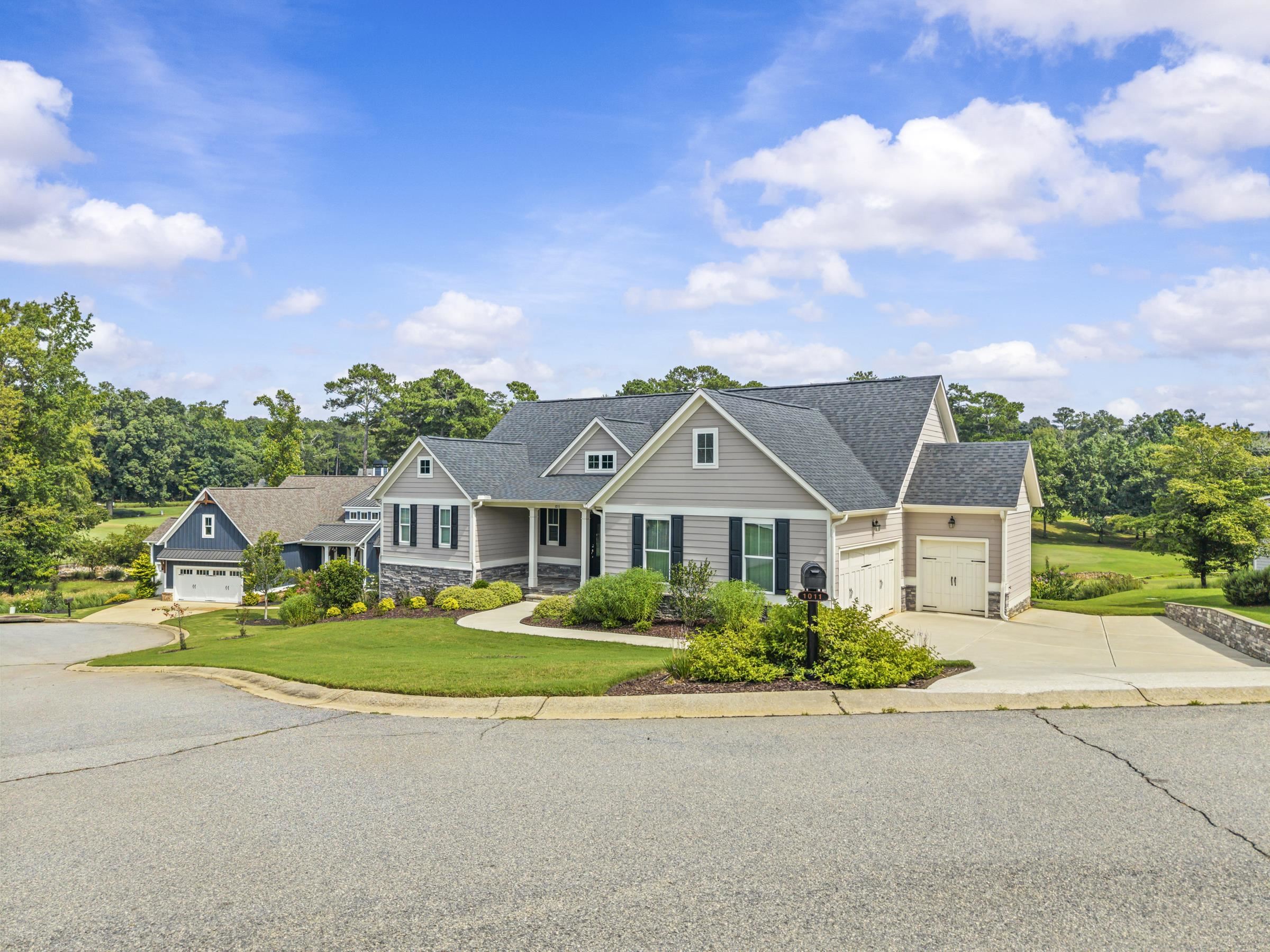 1011 Lofter Place Property Photo 3