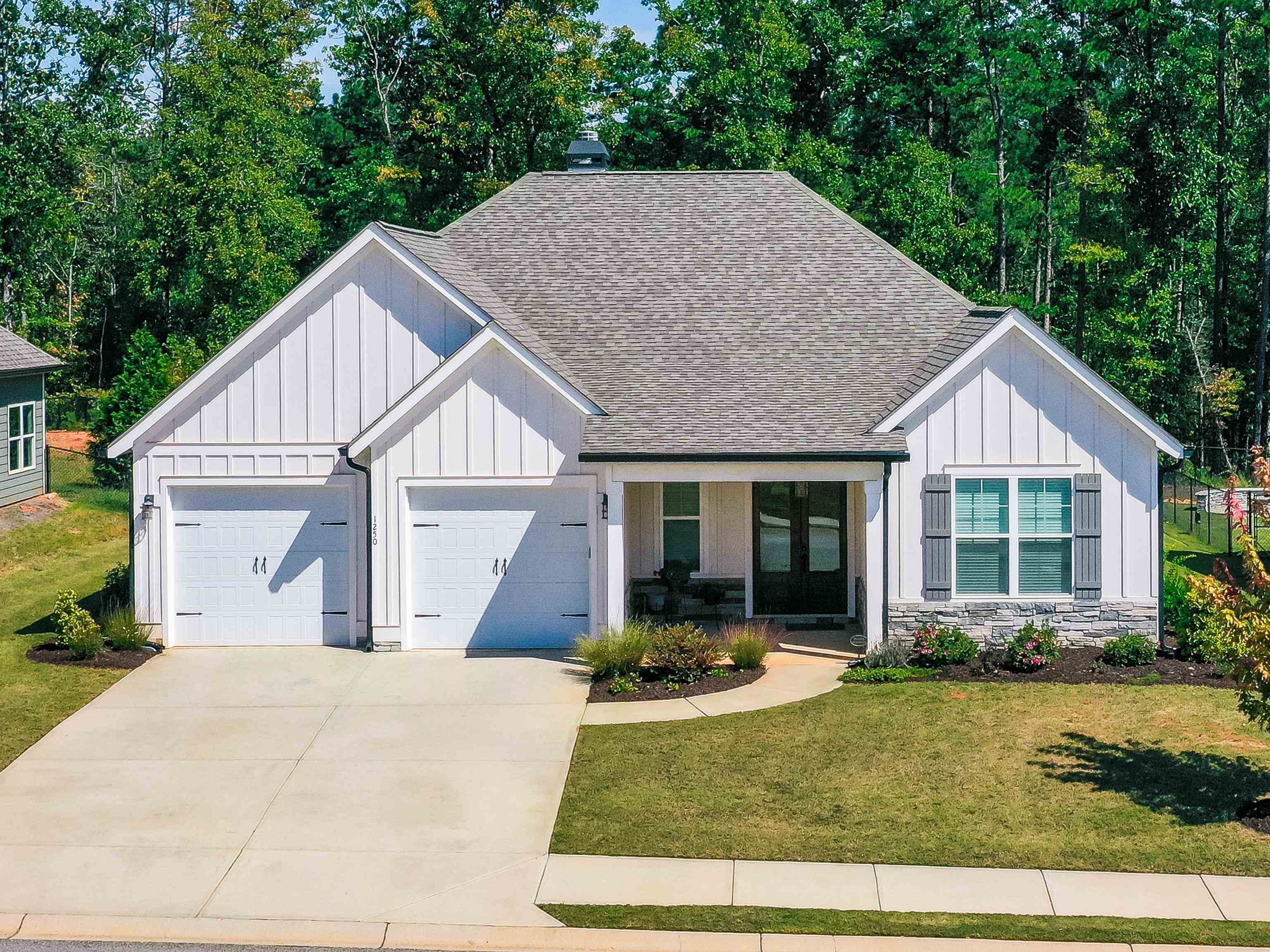 1250 LEGEND DR Property Photo 1
