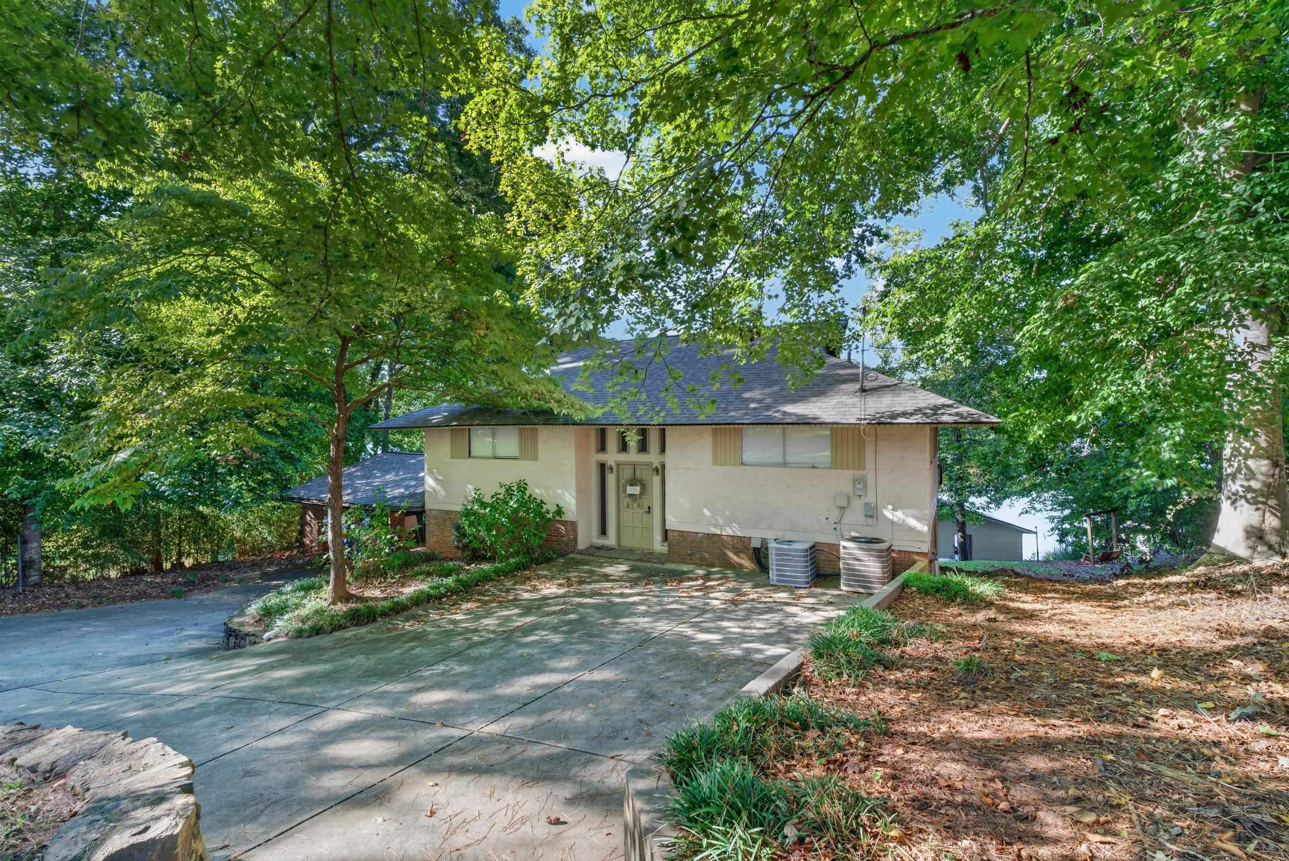 287 Thomas Drive Property Photo 3