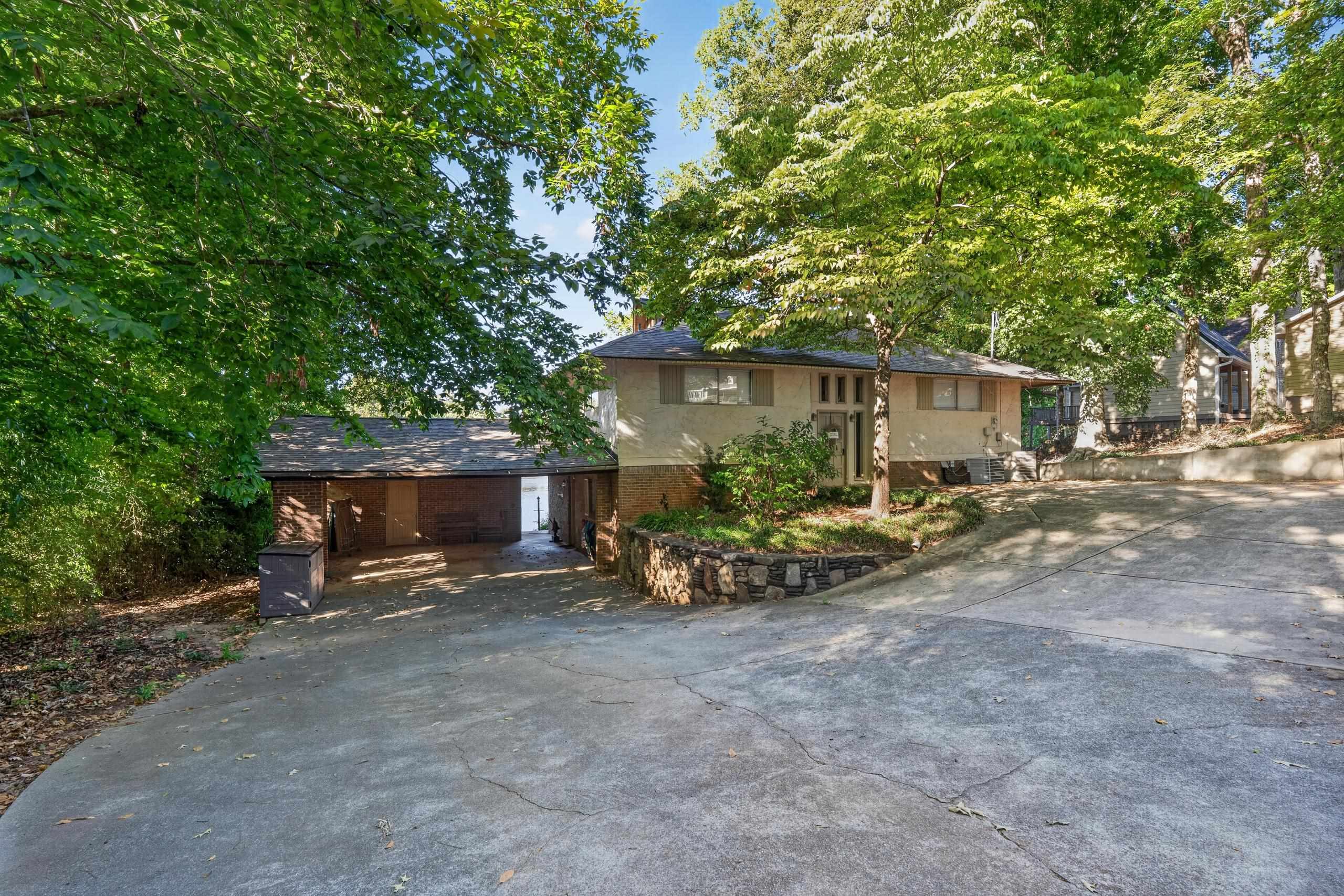 287 Thomas Drive Property Photo 4