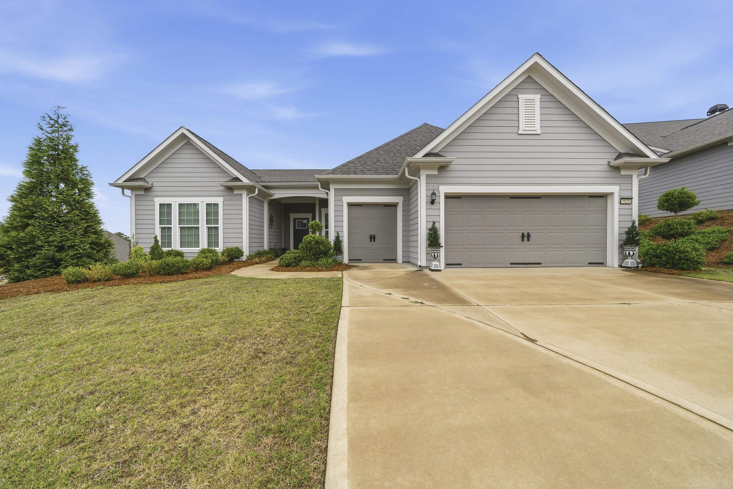 1020 LAKE TERRACE BEND Property Photo 1