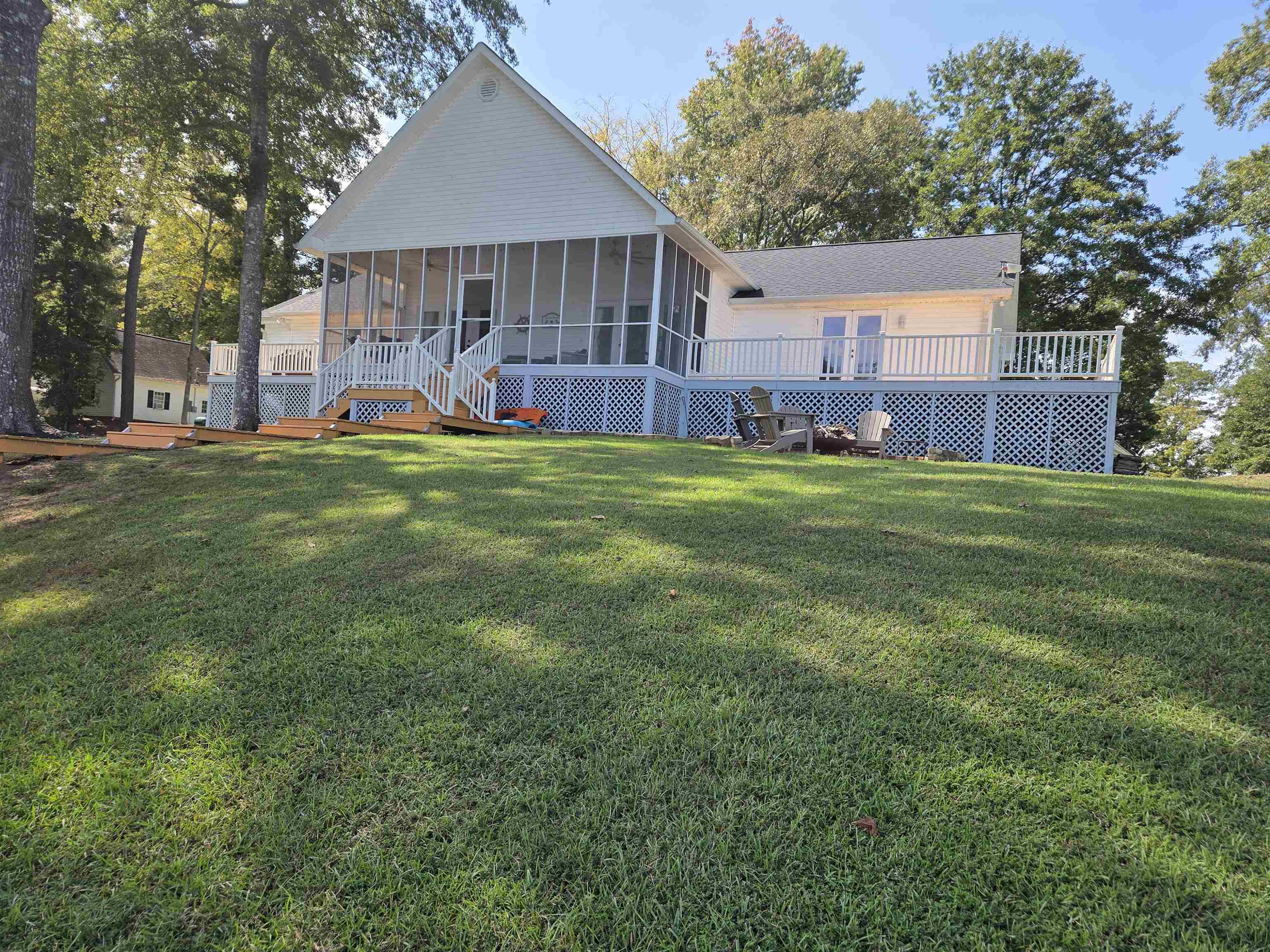 86 Hickory Court Property Photo 3