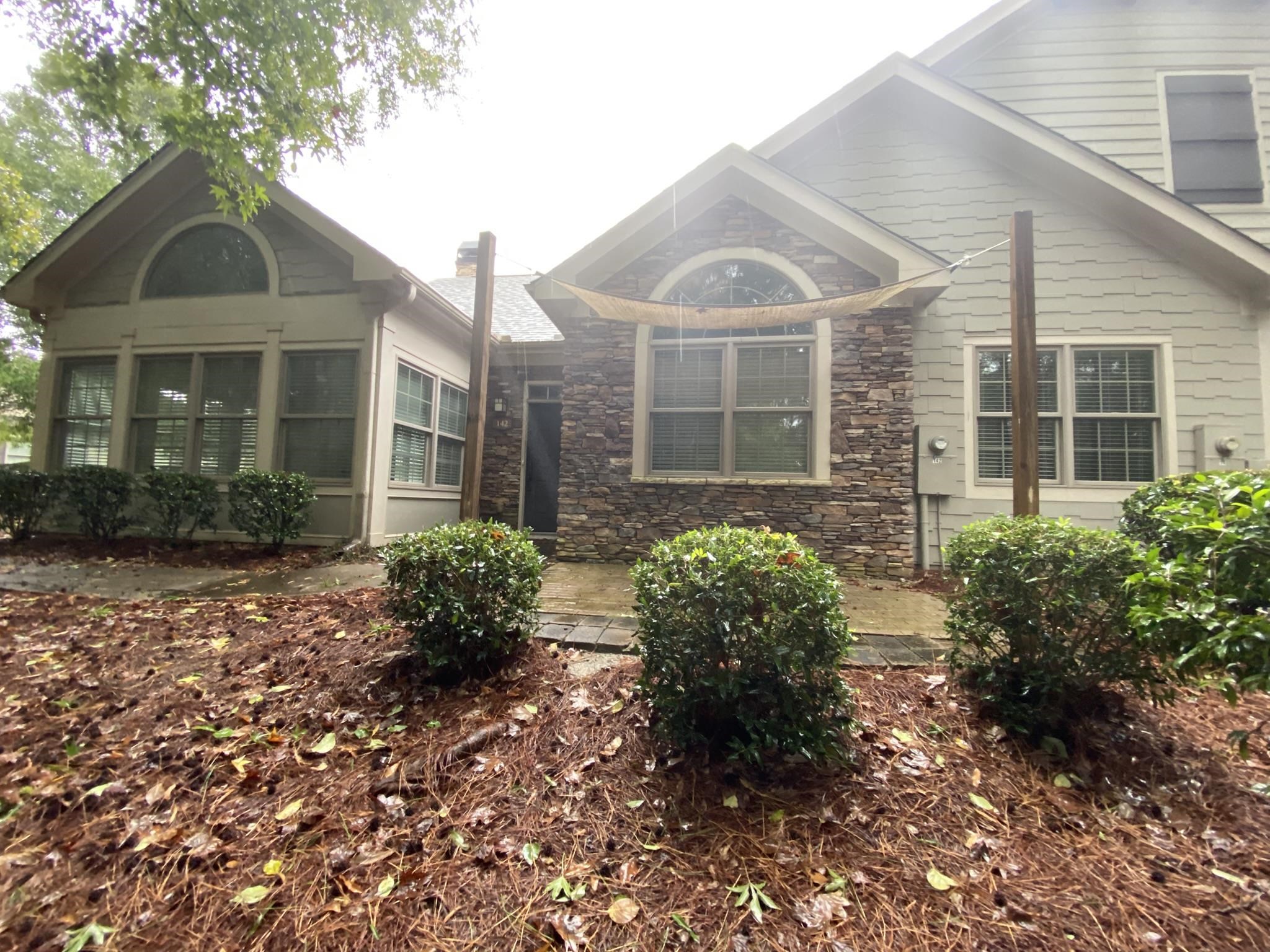 142 Edgewood Court Property Photo 4