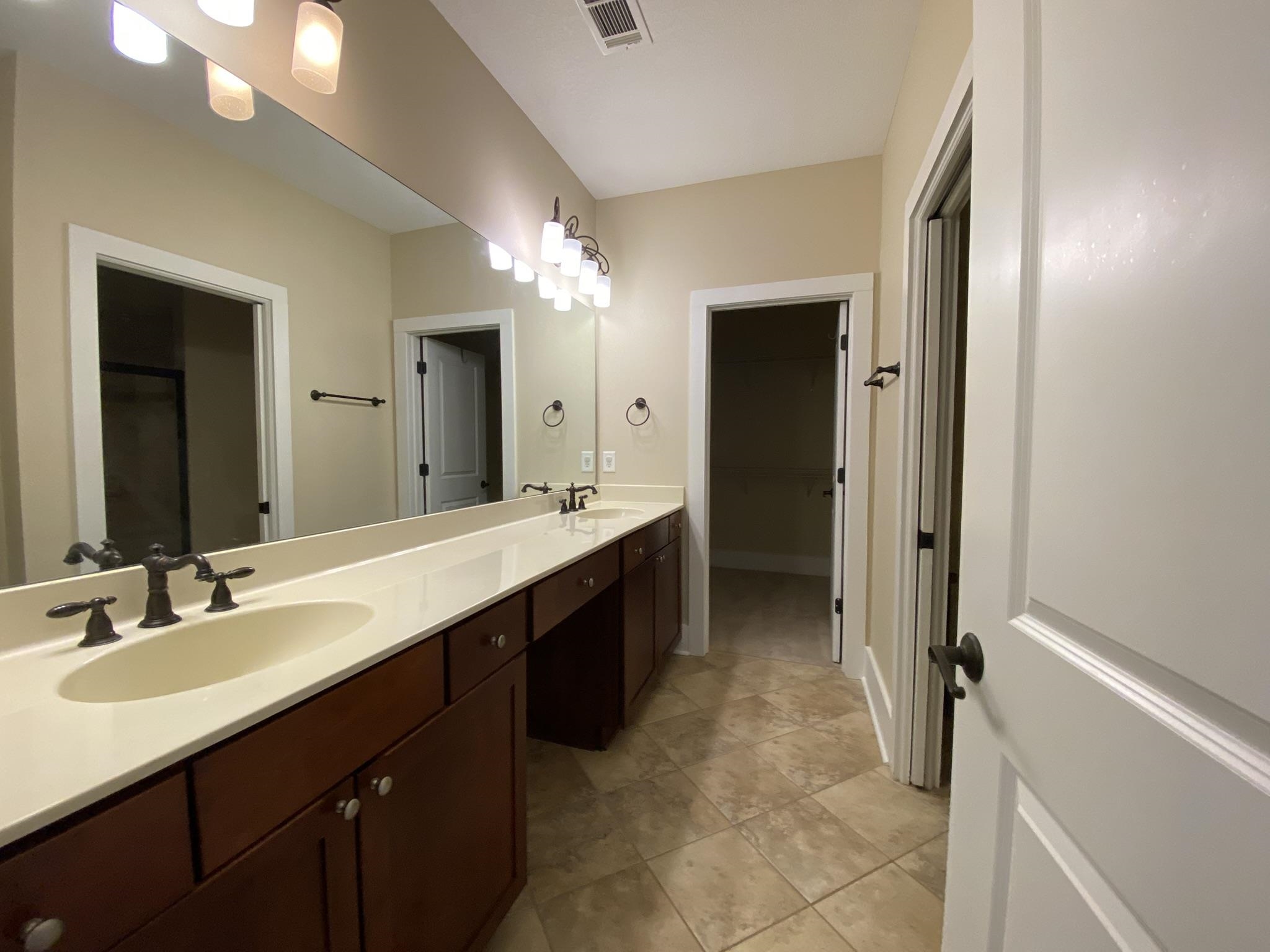 142 Edgewood Court Property Photo 17