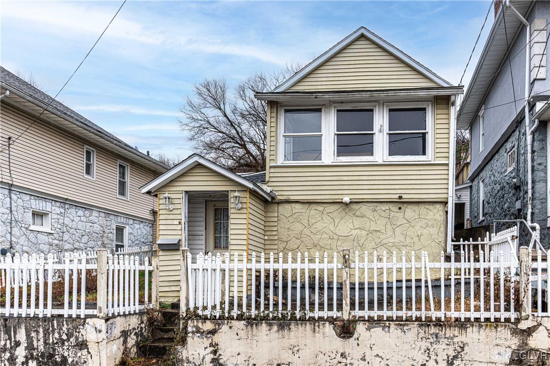 1330 East 6th Street Property Photo 4