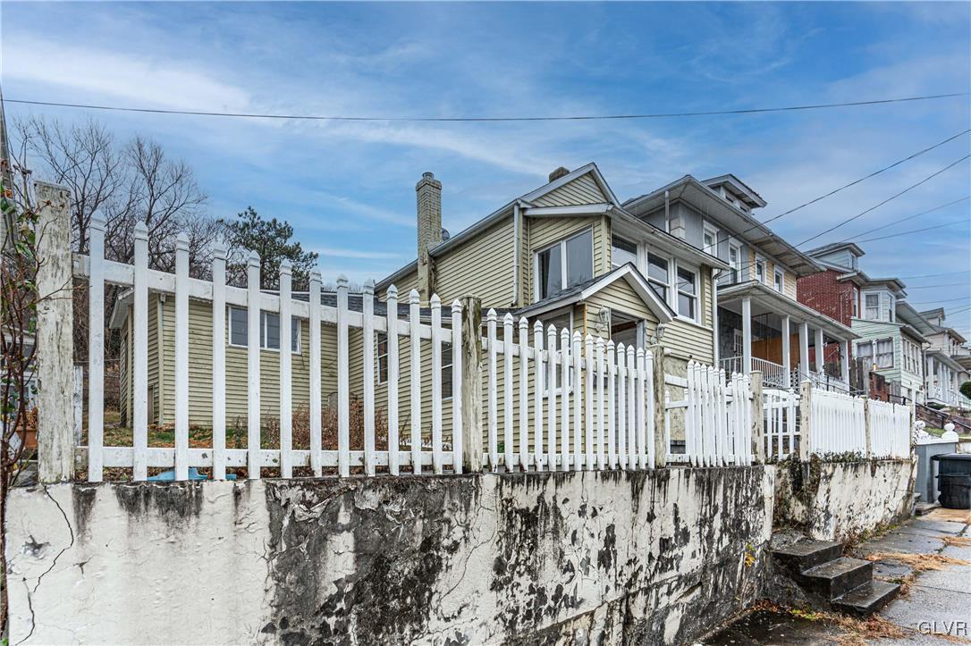 1330 East 6th Street Property Photo 5