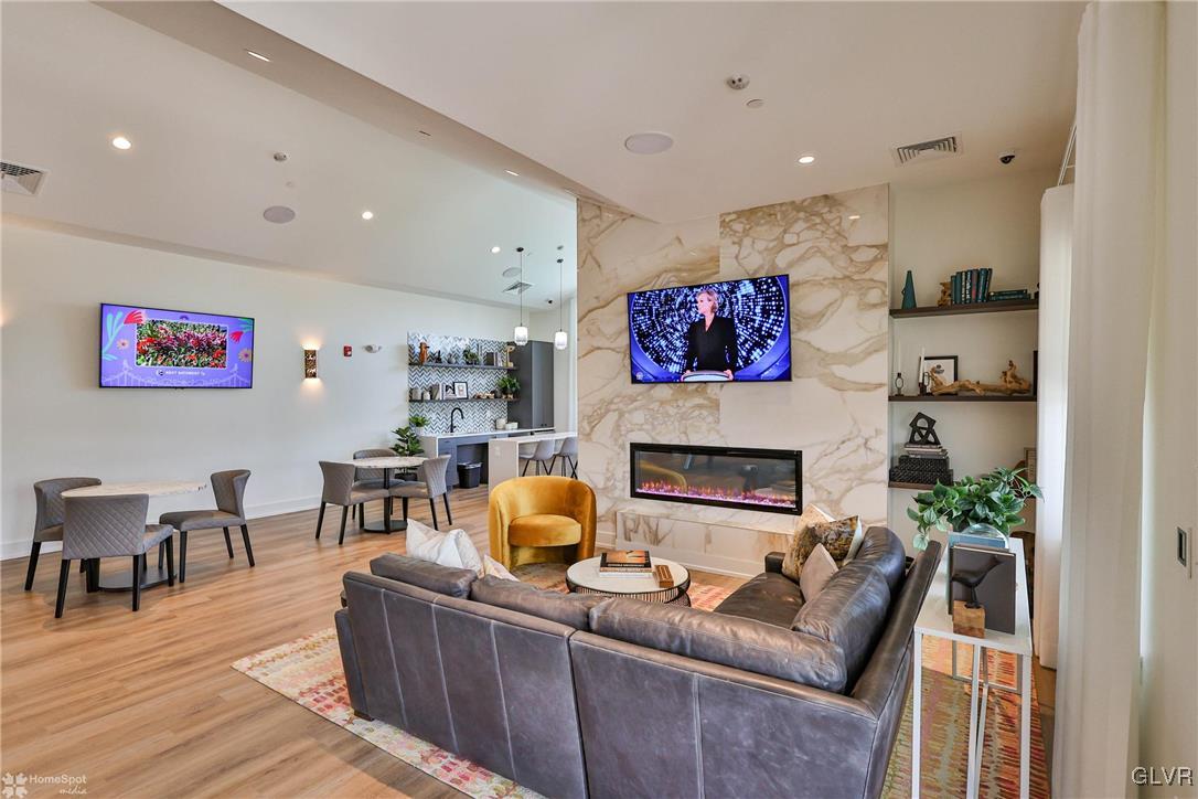 100 Aviv Street Property Photo 16