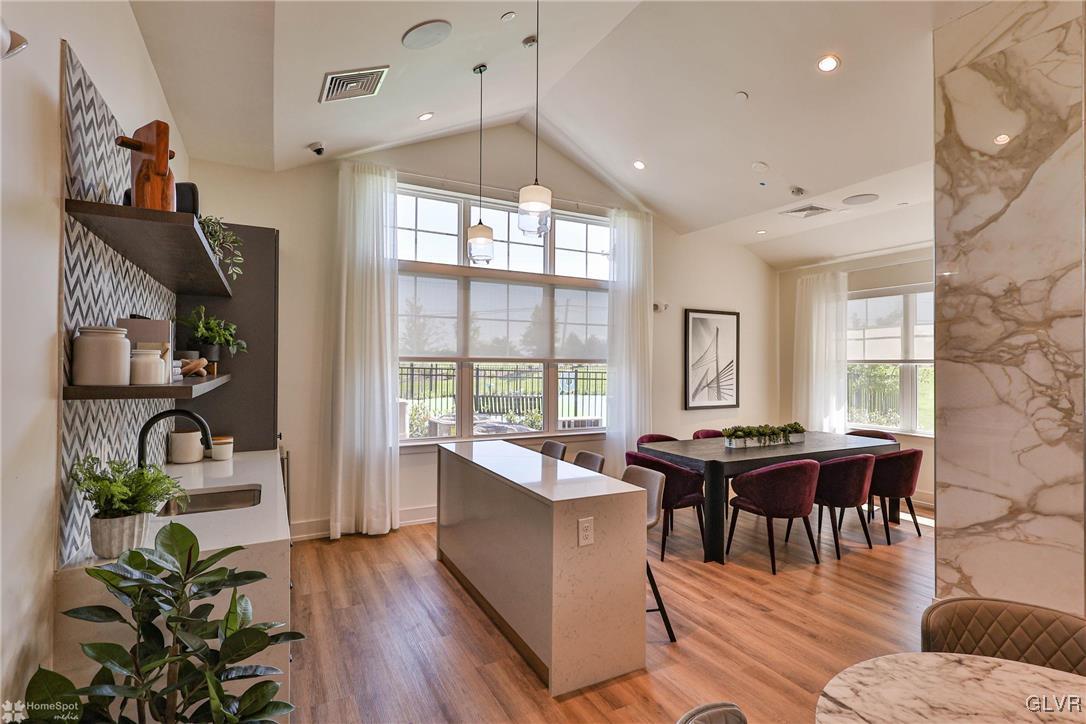 100 Aviv Street Property Photo 18