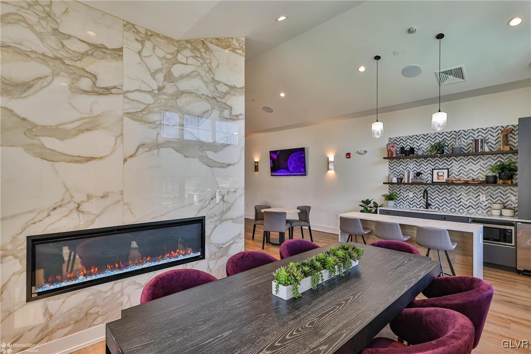 100 Aviv Street Property Photo 19