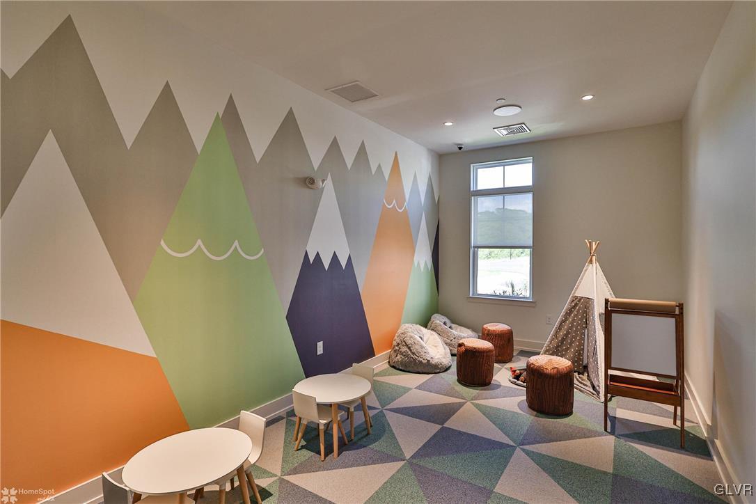 100 Aviv Street Property Photo 20
