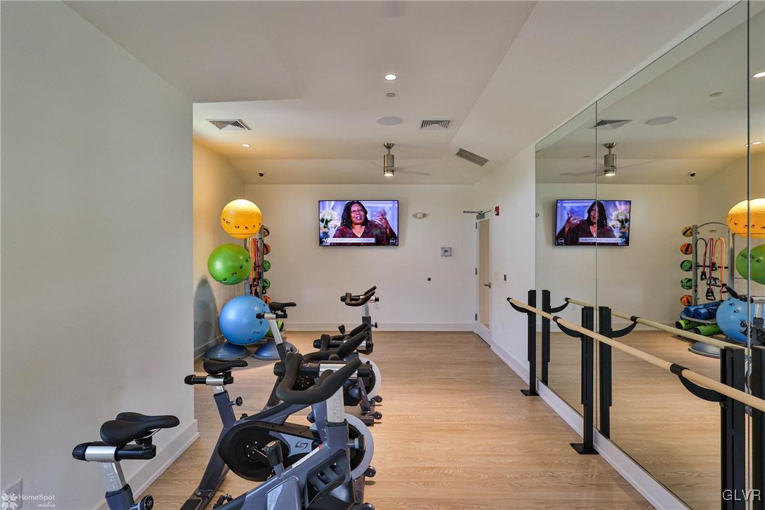 100 Aviv Street Property Photo 22