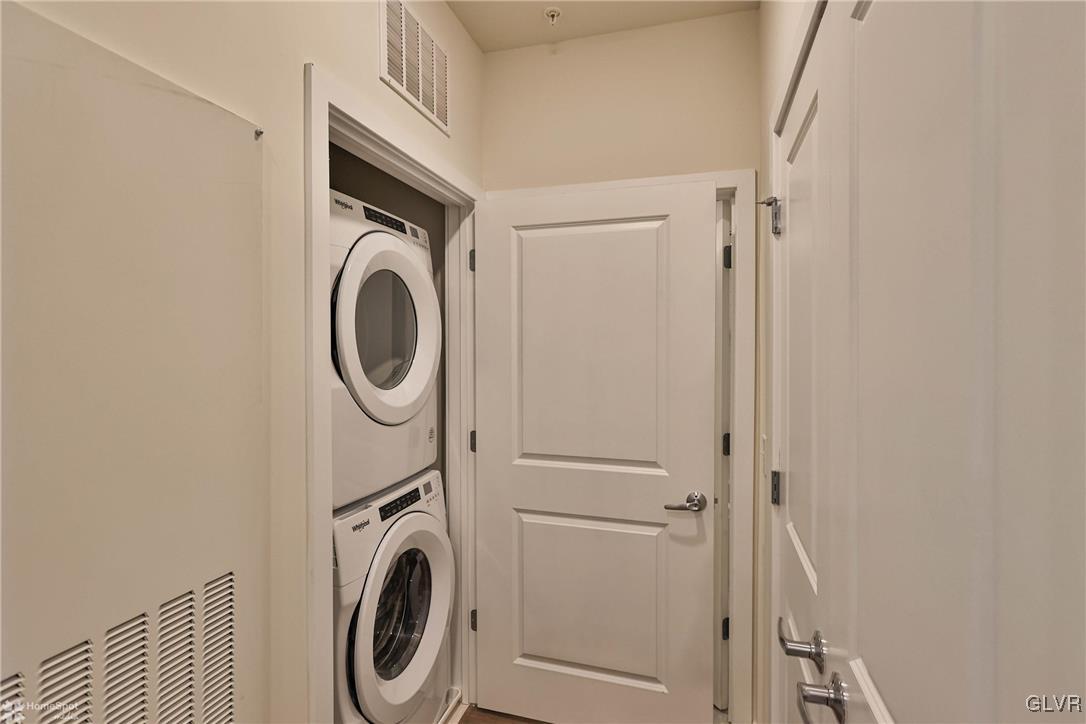 100 Aviv Street Property Photo 25