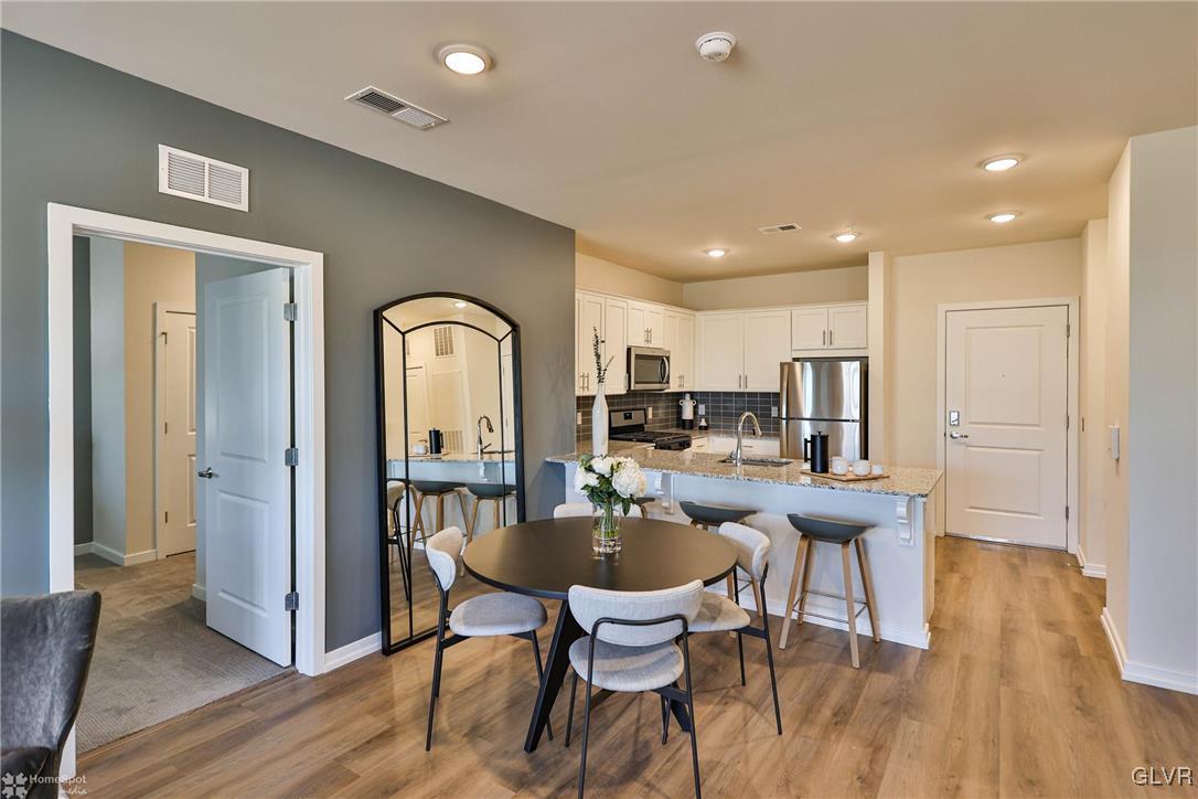 100 Aviv Street Property Photo 27