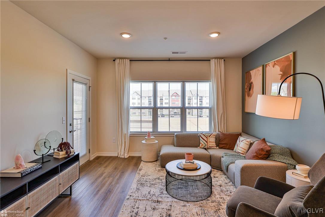 100 Aviv Street Property Photo 29