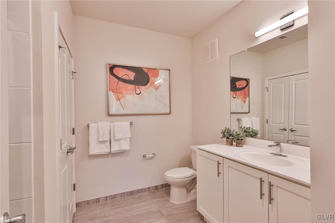 100 Aviv Street Property Photo 33