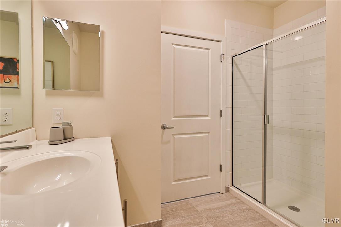 100 Aviv Street Property Photo 34