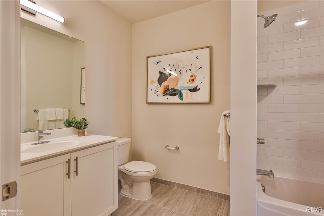 100 Aviv Street Property Photo 37