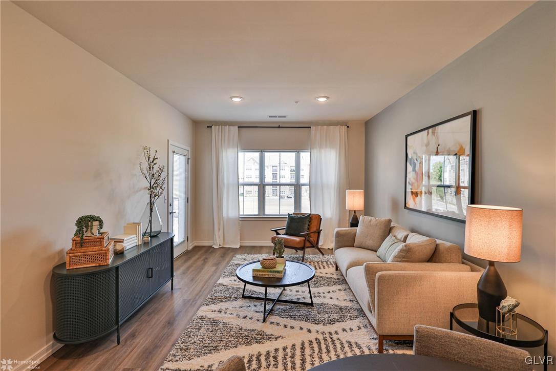 100 Aviv Street Property Photo 43