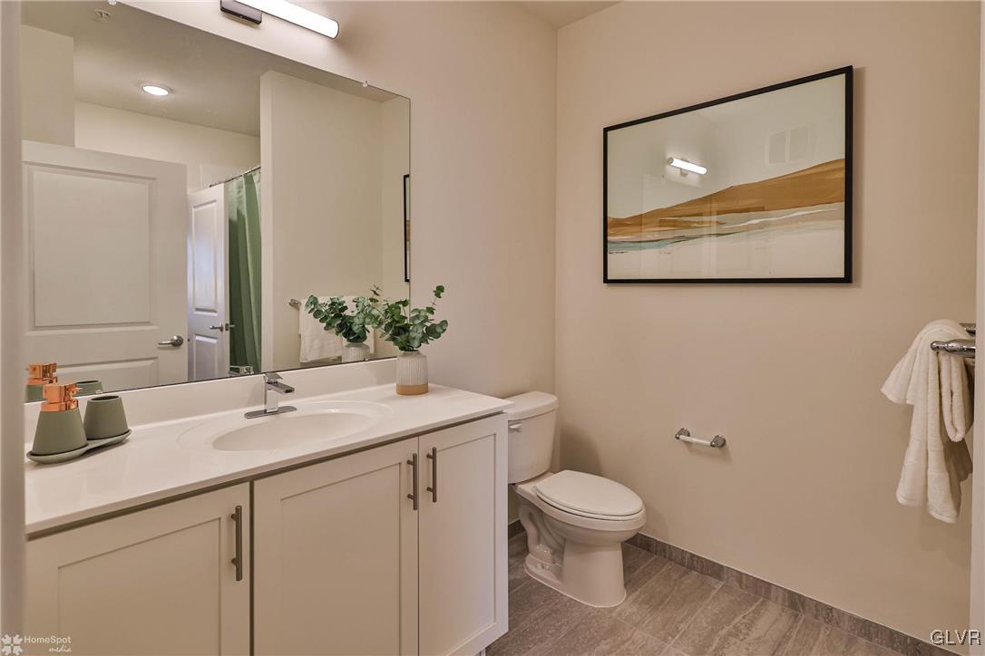 100 Aviv Street Property Photo 46