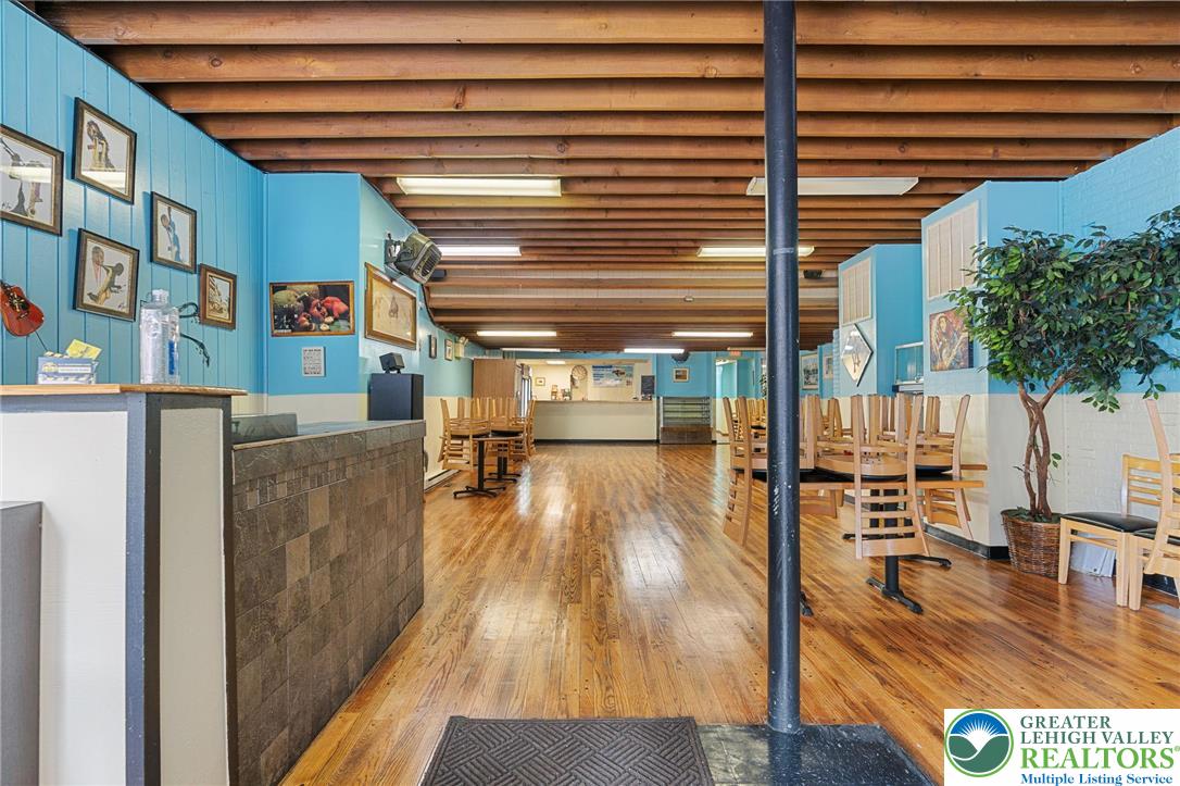915 West Hamilton Street Property Photo 8