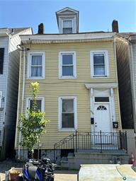 936 Ferry St Property Photo 1